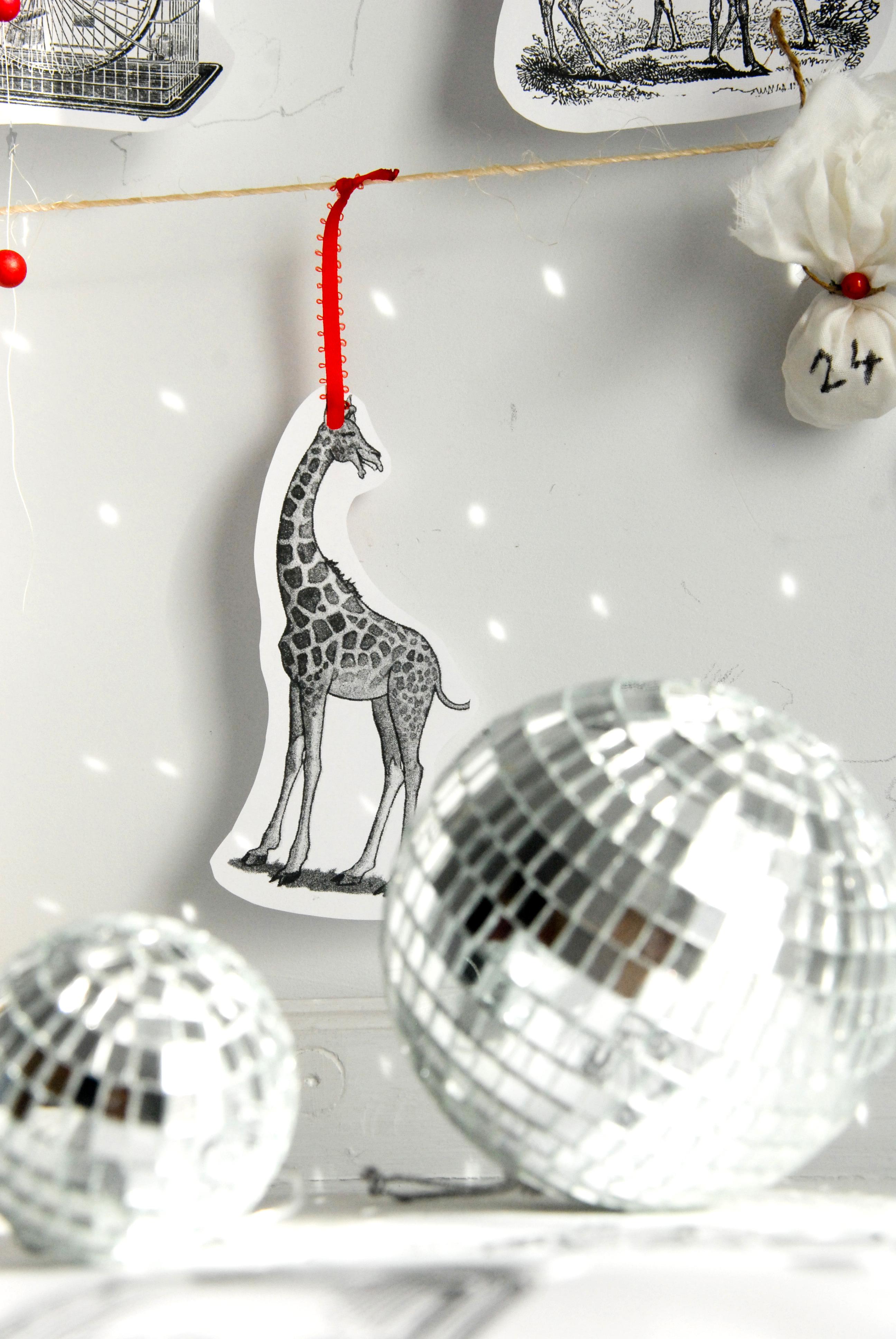 Adventskalender basteln – Giraffe #diy #dekoidee #weihnachtsdeko ©living4media/Sybille Roessler