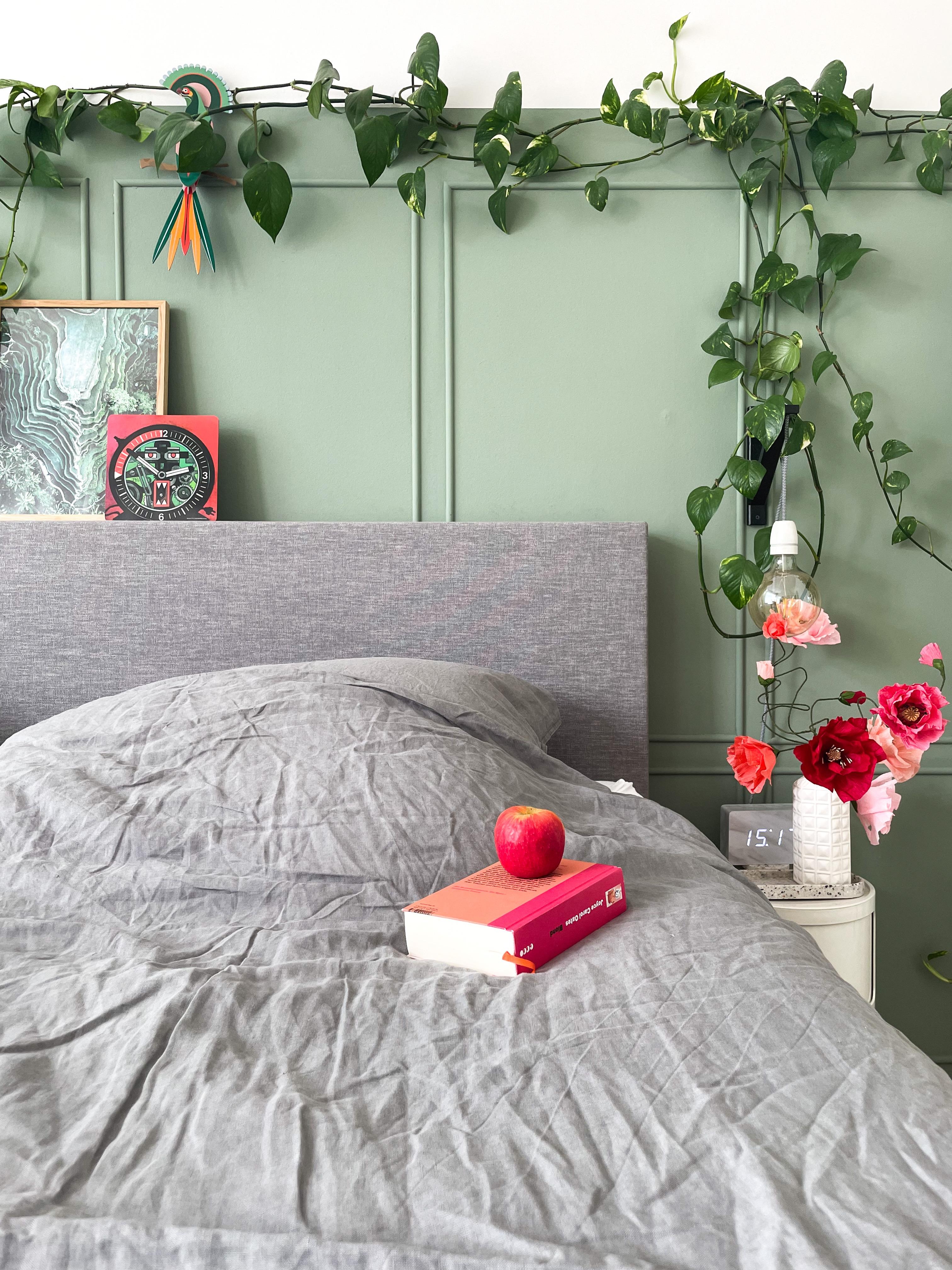 Apfel der Erkenntnis

#Bett #Bettwäsche #Schlafzimmer #Wandgestaltung #Grün #Pflanze