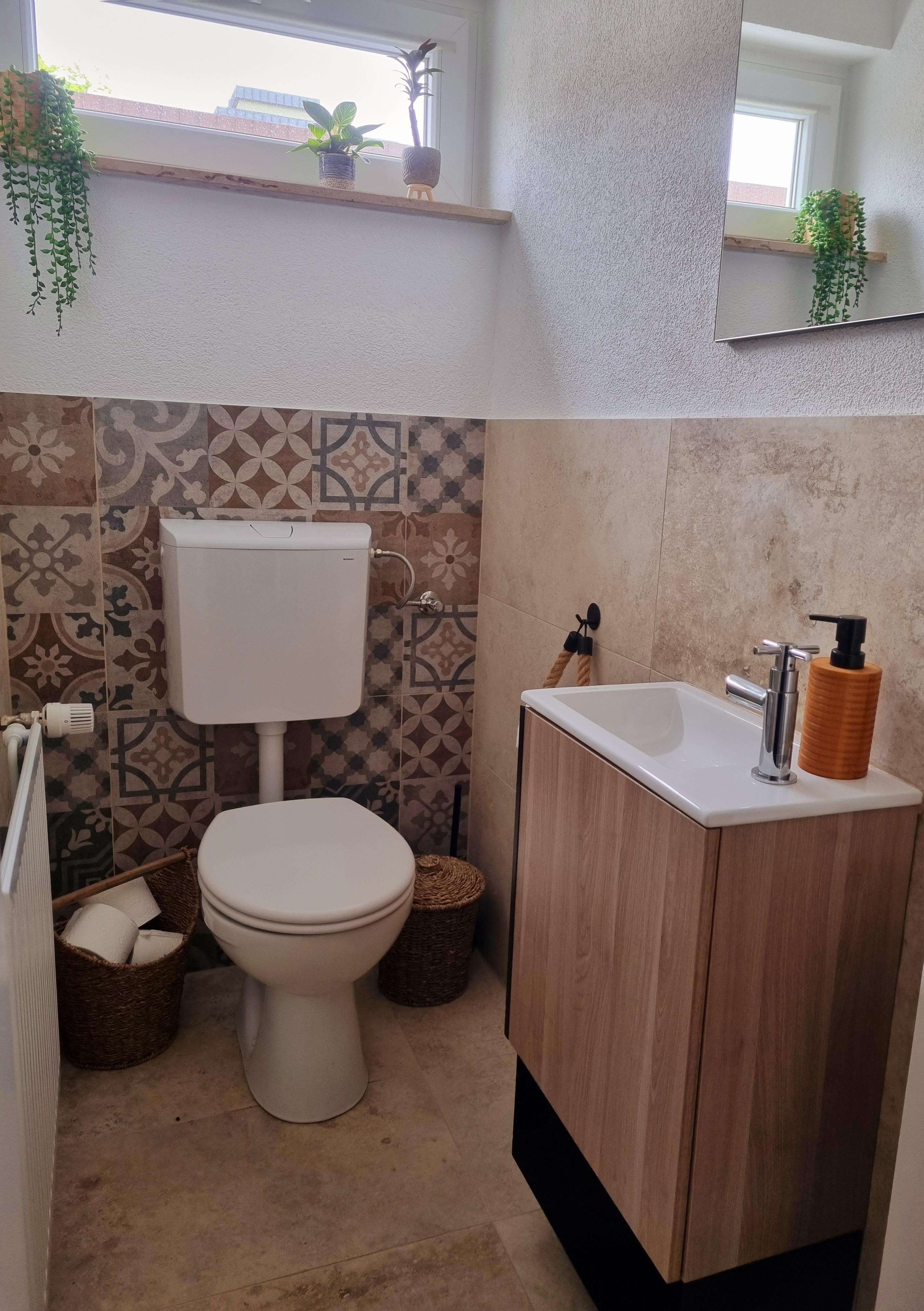 Auch das Gäste WC verdient Liebe zum Detail 😉
#gästewc #interior #renovierung #fliesendesign #fliesen