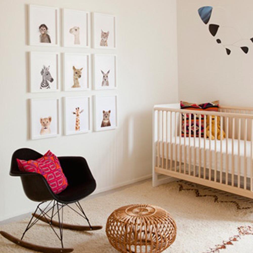 Babyzimmer mit Animal Prints von Sharon Montrose #wandgestaltung #schaukelstuhl #babyzimmer #stillsessel ©Sharon Montrose