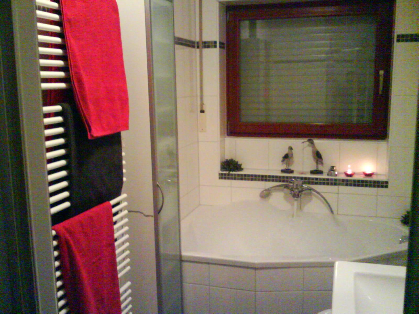 Bad vorher / nachher #badewanne #handtuchhalter #eckbadewanne ©Dagmar Schwenzfeuer