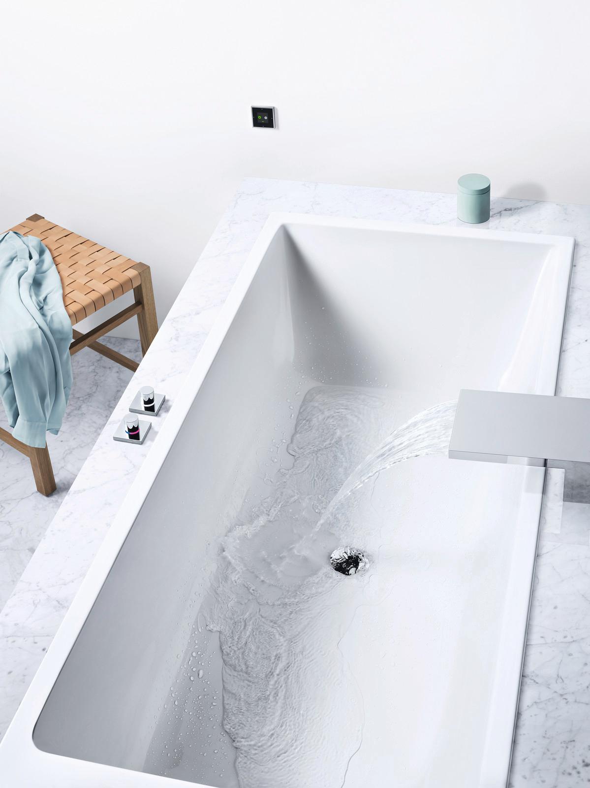 Badewanne mit "Smart Tools" von Dornbracht #badewanne #badezimmereinrichtung #smarthome #modernebadewanne ©Dornbracht