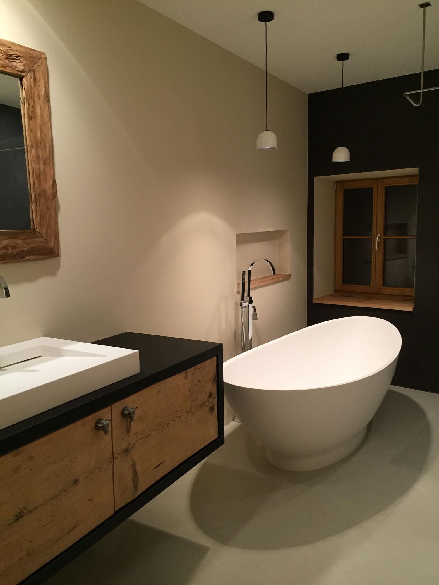 Badezimmer mit der freistehenden Badewanne Como #badezimmer #freistehendebadewanne #badidee ©Maxxwell AG / Bädermax