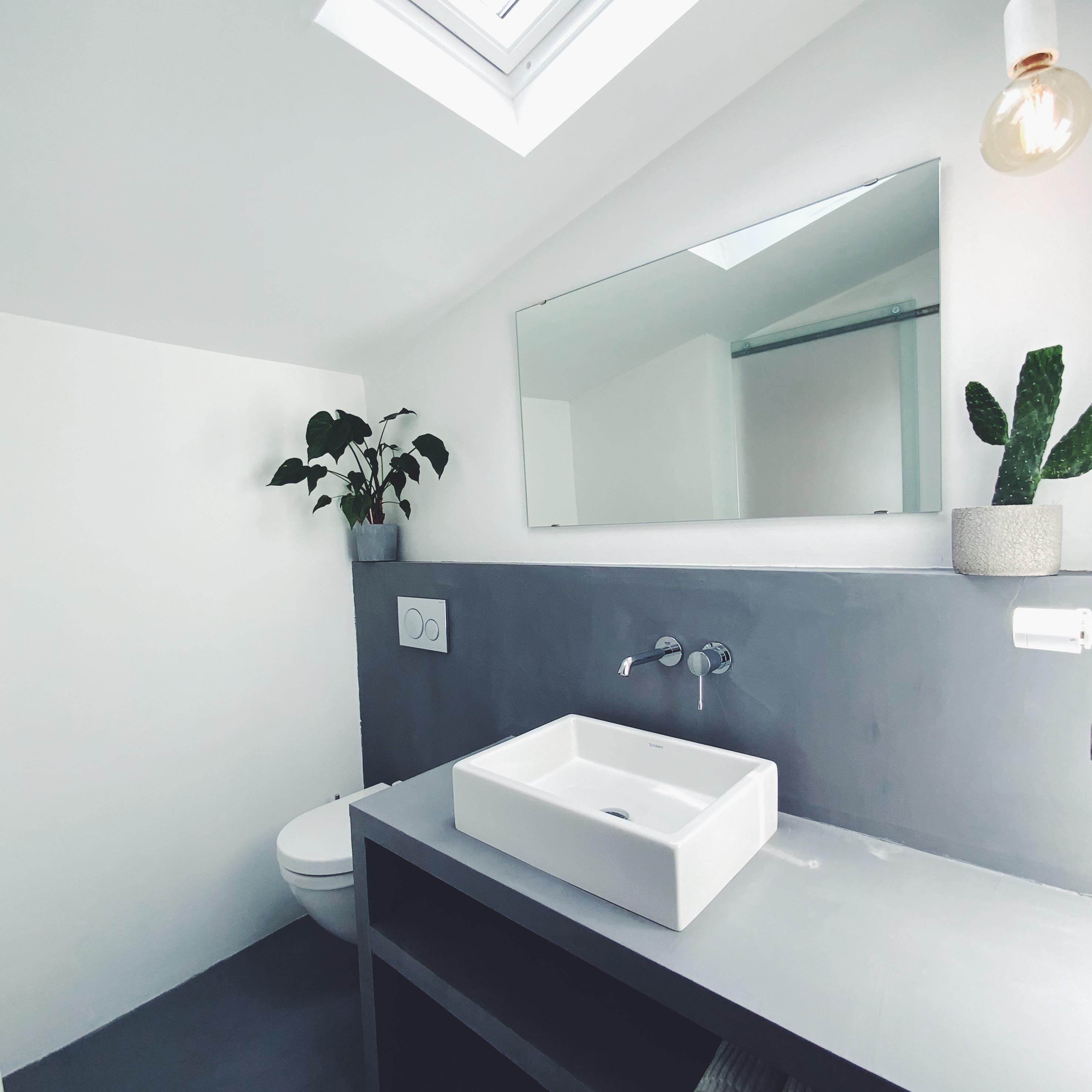 Badezimmer mit Regendusche im @tiny_loft_house_cgn
#livingchallenge #badezimmer #airbnb #tinyhouse #bathroom