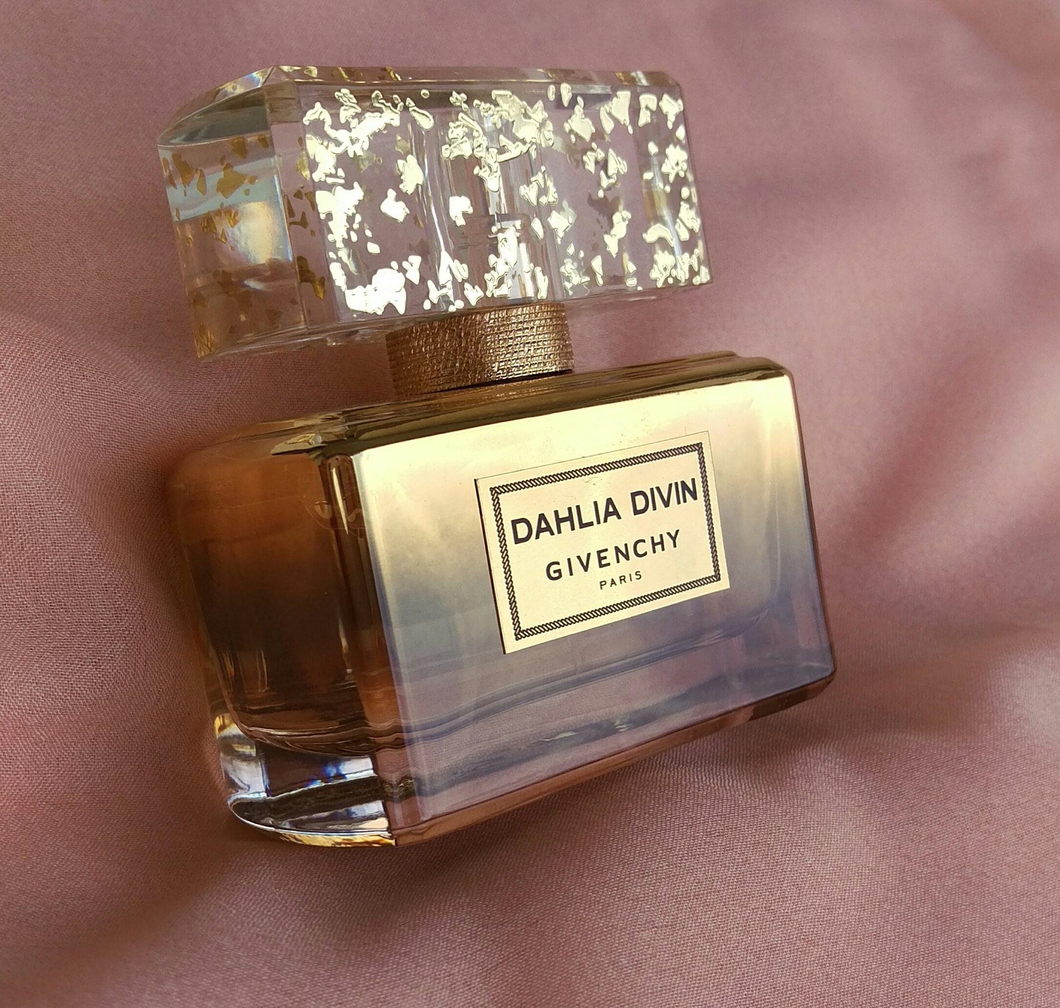 #beautychallenge #parfum Mein Lieblingsparfum ist "Dahlia Divin" von Givenchy. Ein süßlicher und edler Duft!