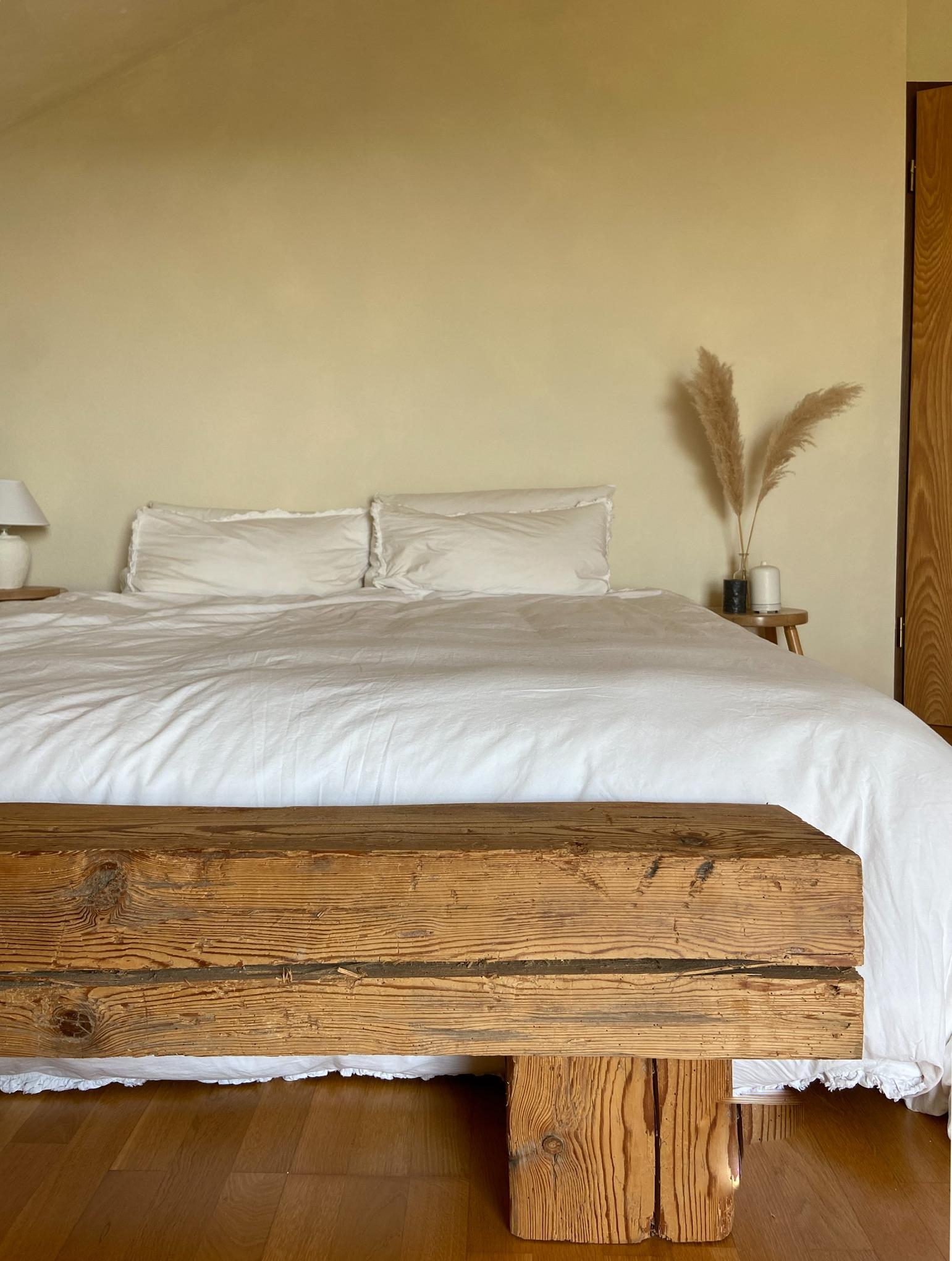 Bedroom breeze 🌬️
#bedroom #schlafzimmer #bett #leinenbettwäsche #pampasgrass #naturalinterior #wabisabi #wabisabiinterior #beachvibes #minimalistinterior #altholz #diy