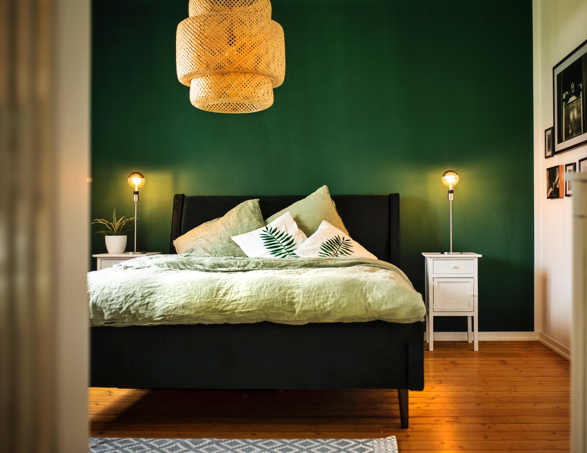 #bedroom #wallcolor #retrostyle #sleepingroom #zuhausesein - Ruheoase im Grünen ohne schlechtes Wetter #greenchallenge