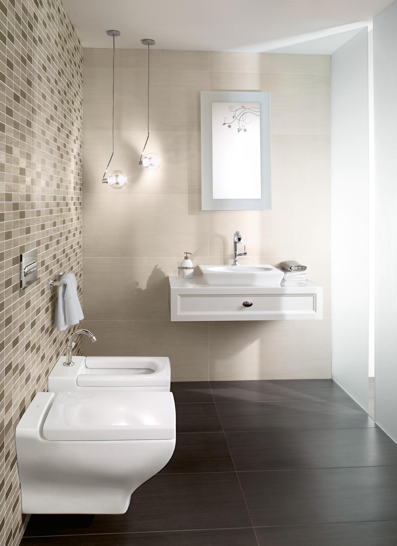 Beigefarbene Mosaikfliesen im Badezimmer #badezimmer #badezimmereinrichtung ©Villeroy & Boch AG