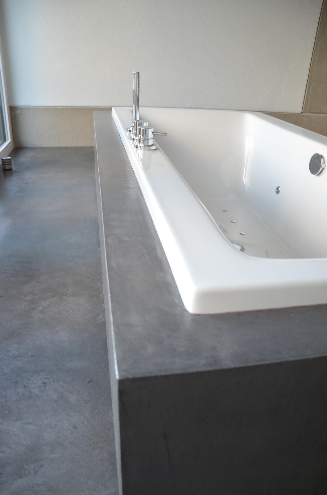 Beton Badezimmer #eingelassenebadewanne #betonbad ©besserbauen.eu