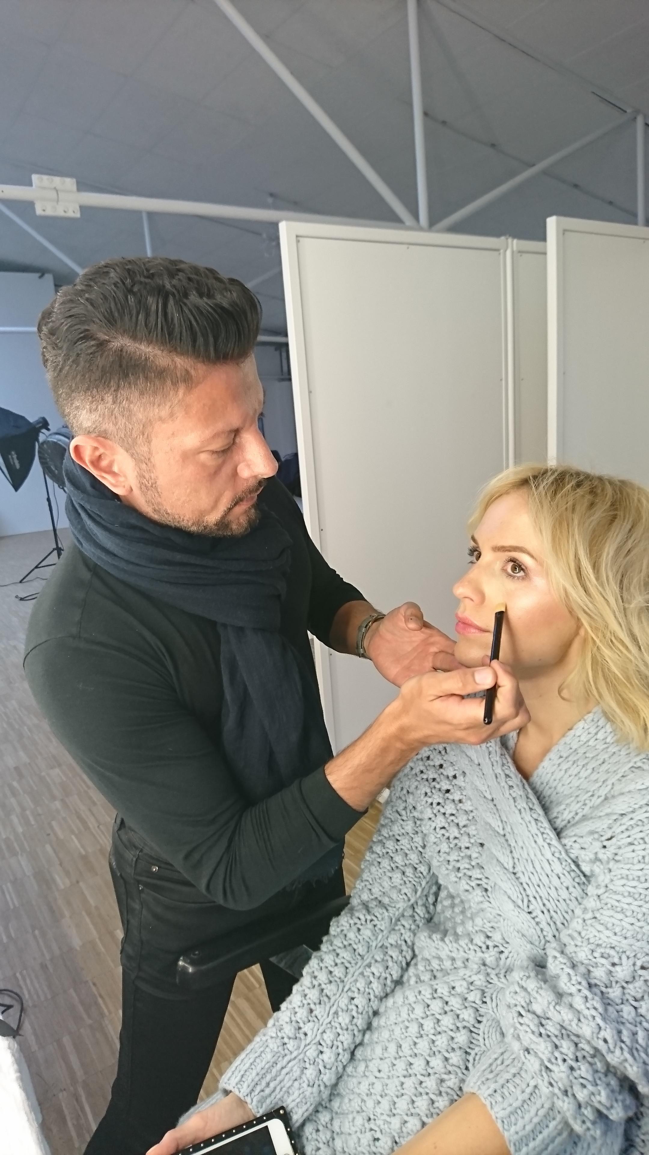 Bloggerin und Model-Mama Viktoria Rader backstage bei unserem Make-up-Shooting #shooting #beauty #bloggerin #makeup