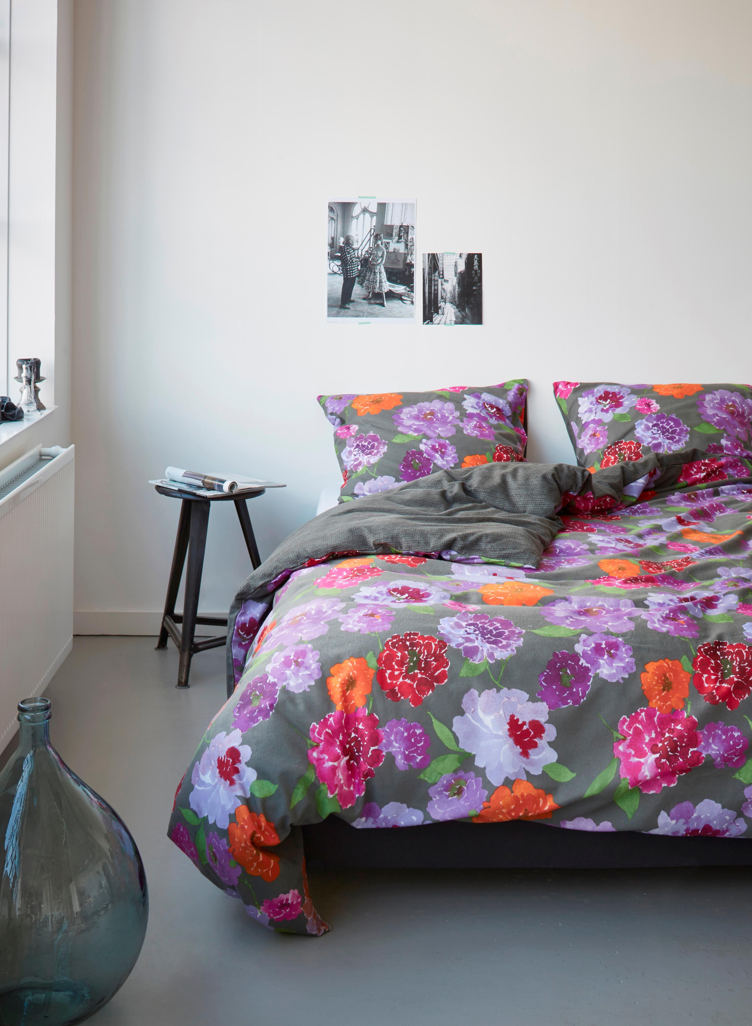 Blumenmuster im Schlafzimmer #bett #bettwäsche #zimmergestaltung ©Essenza Home/Vanezza