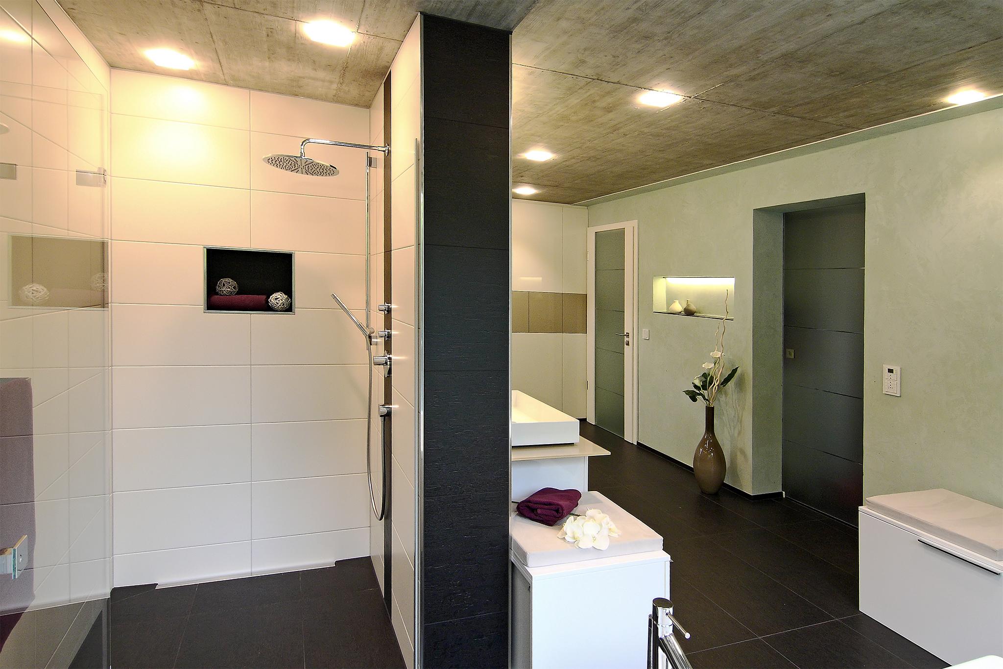 Bodenebene Dusche #raumteiler #nische ©HEIMWOHL GmbH