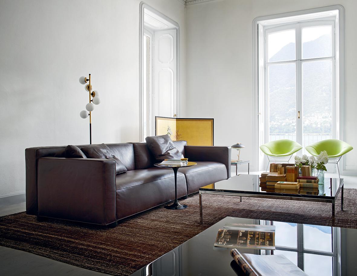 Braunes Ledersofa zu natürlichen Farben #couchtisch #wohnzimmer #glastisch #sofa #glascouchtisch ©Knoll