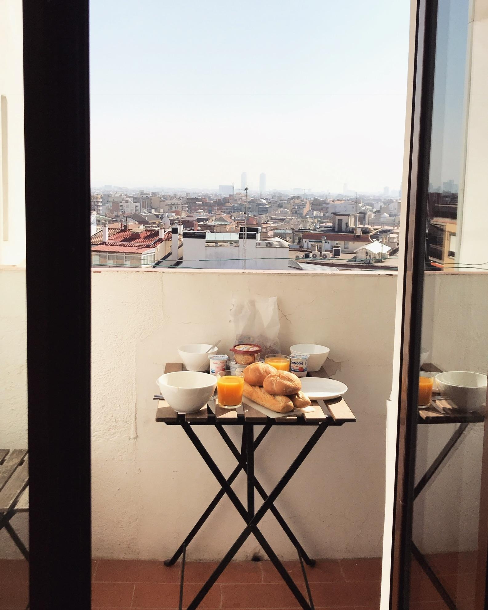 brekki with a view — barcelona 2018 #frühstückstisch #foodchallenge
