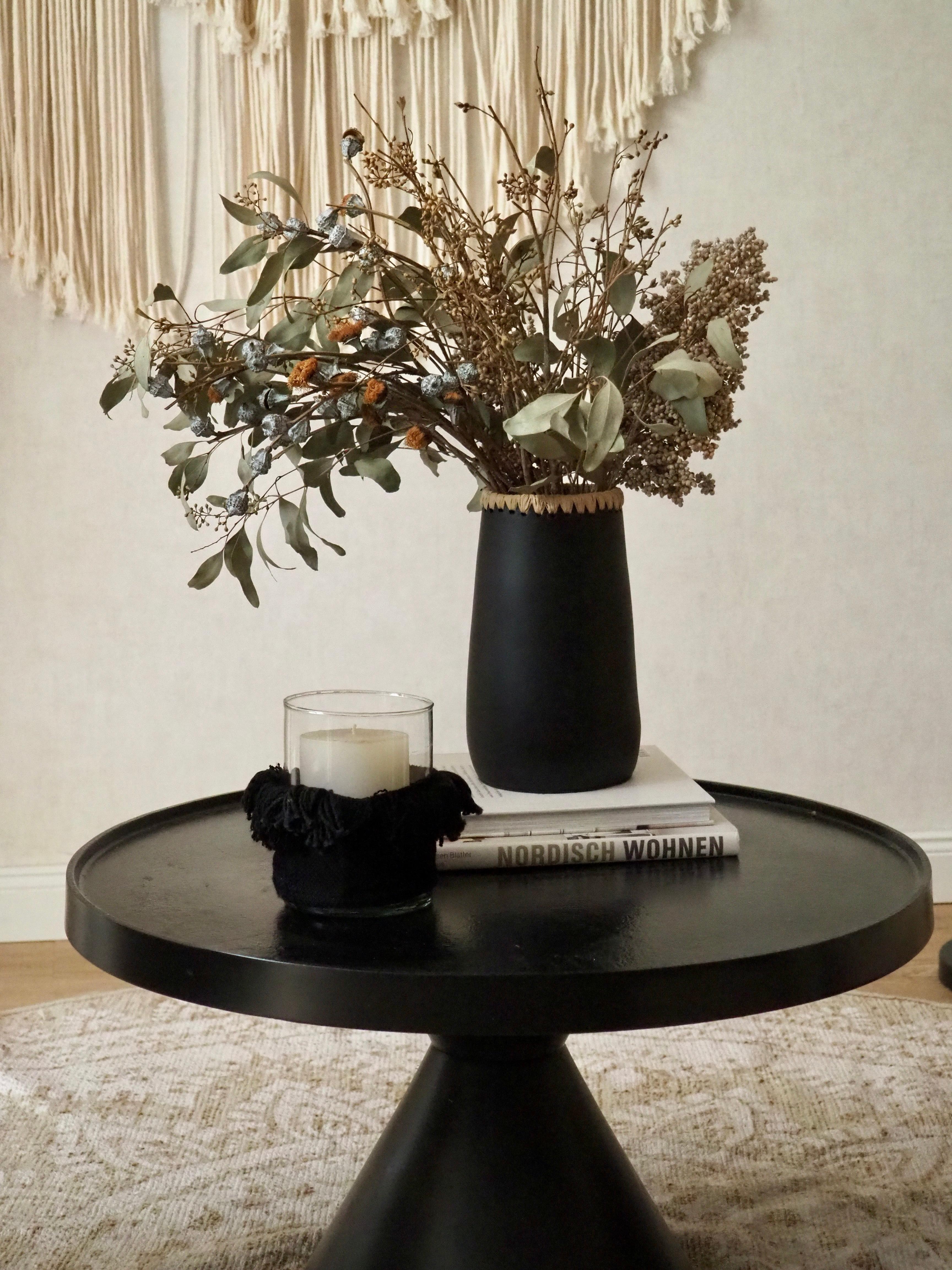 #coffeetable #coffeetablestyling #couchtisch #vase #COUCHstyle #couchmagazin #dekoideen