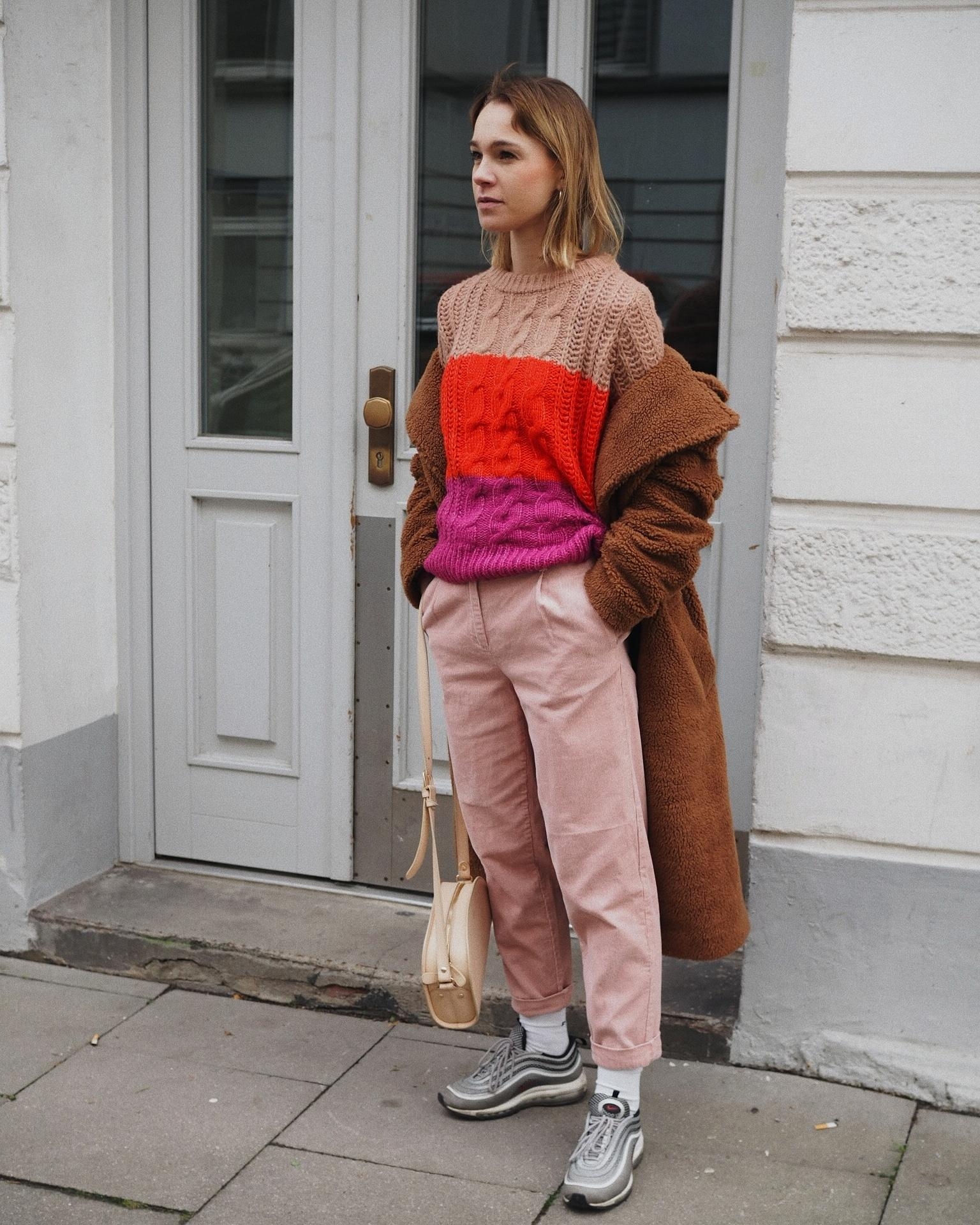 Colour blocking ❤️ 💜 #fashion #streetfashion #streetstyle #outfit #fashioncrush #winteroutfit 