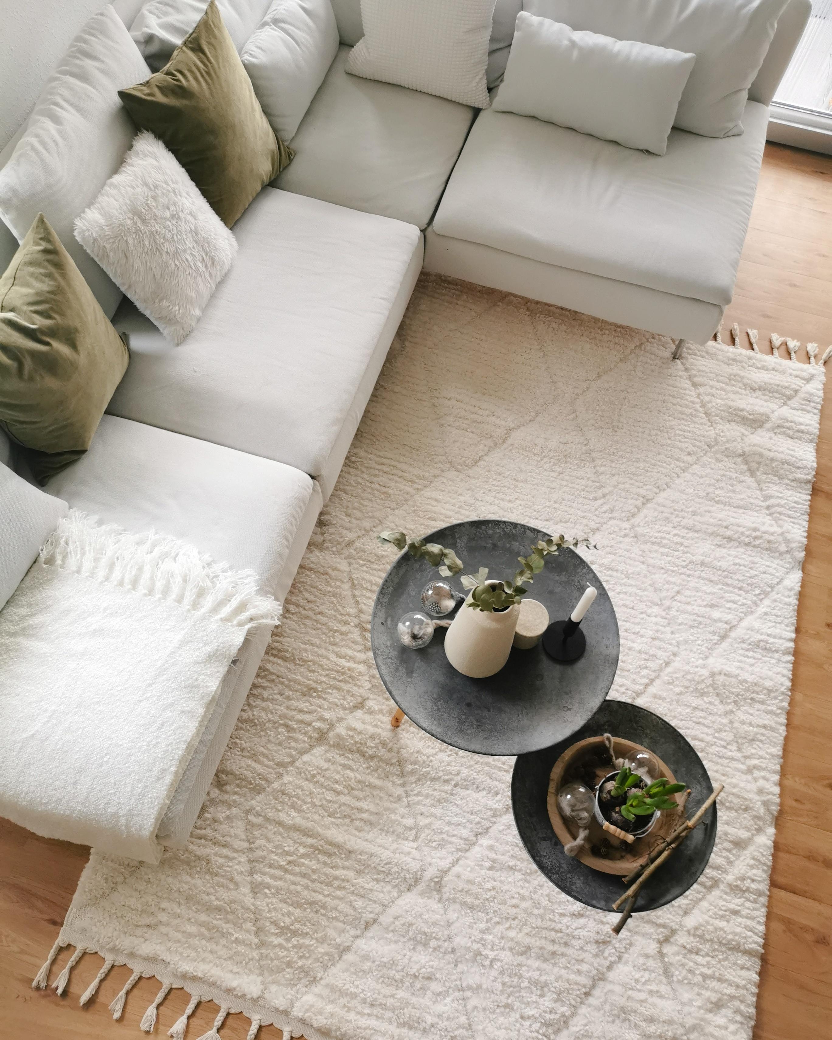 #couchstyle #couch #sofa #kuschelzeit #weißecouch #detailverliebt #weißeswohnen #scandinavianhome #khakiFarbe #naturtöne
