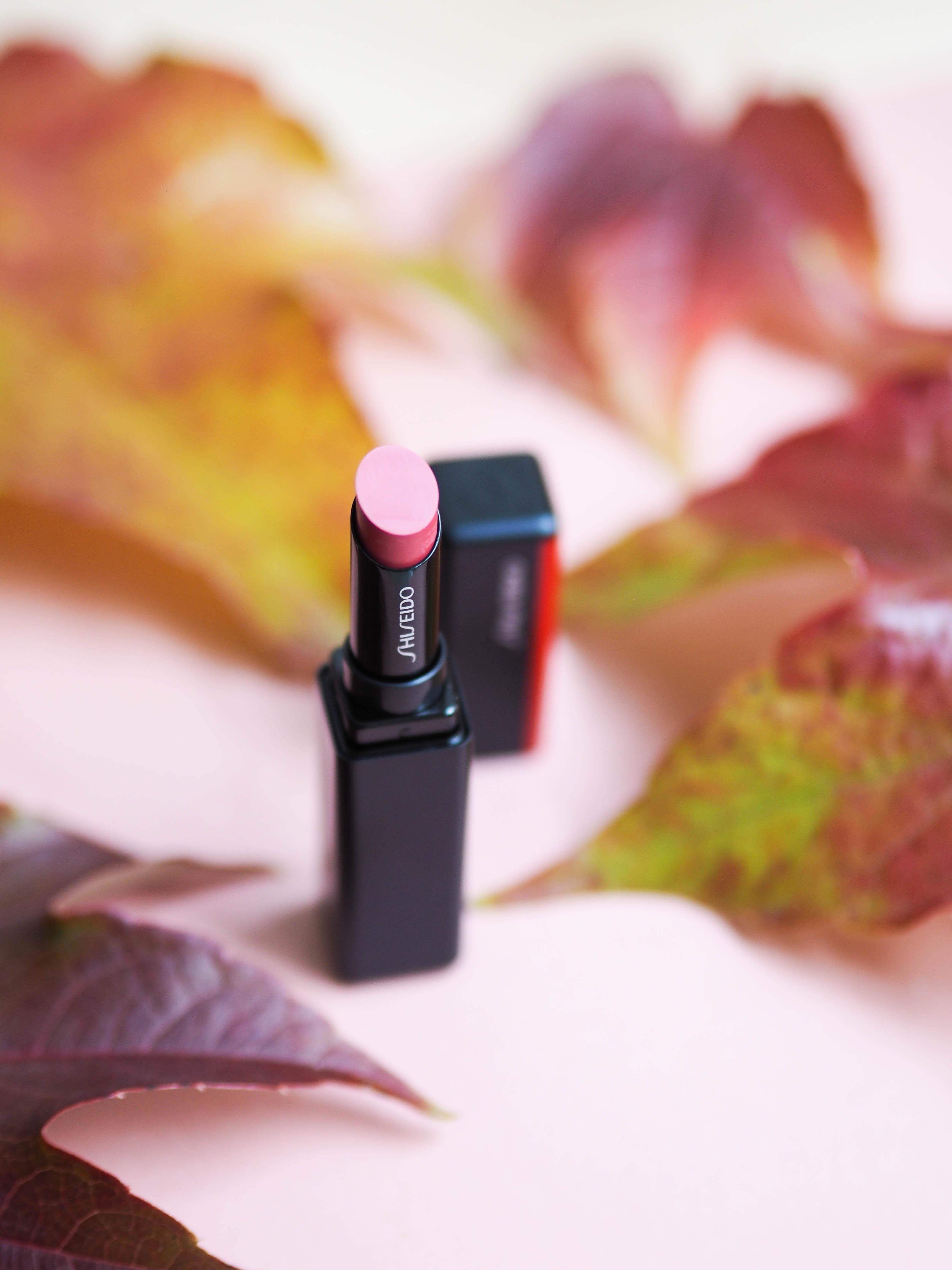 Das ColorGel im Ton "Hibiscus" von Shiseido versorgt an kühlen Herbsttage mit Feuchtigkeit #beautylieblinge #shiseido