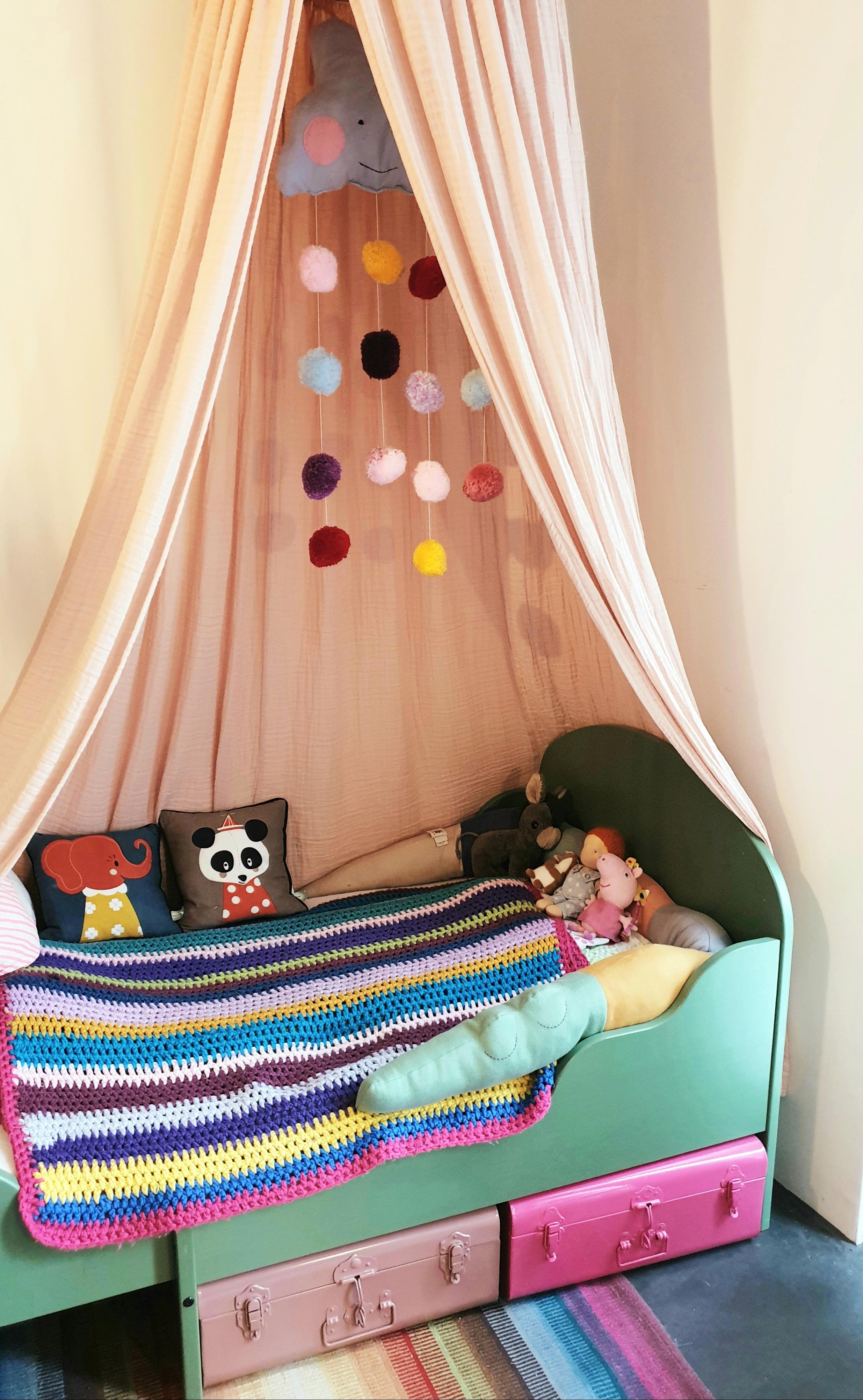 Das kleinste Bett im kleinsten Zimmer für das kleinste Mädchen unserer Familie...
#Kinderzimmer#Kinderbett#Baldachin