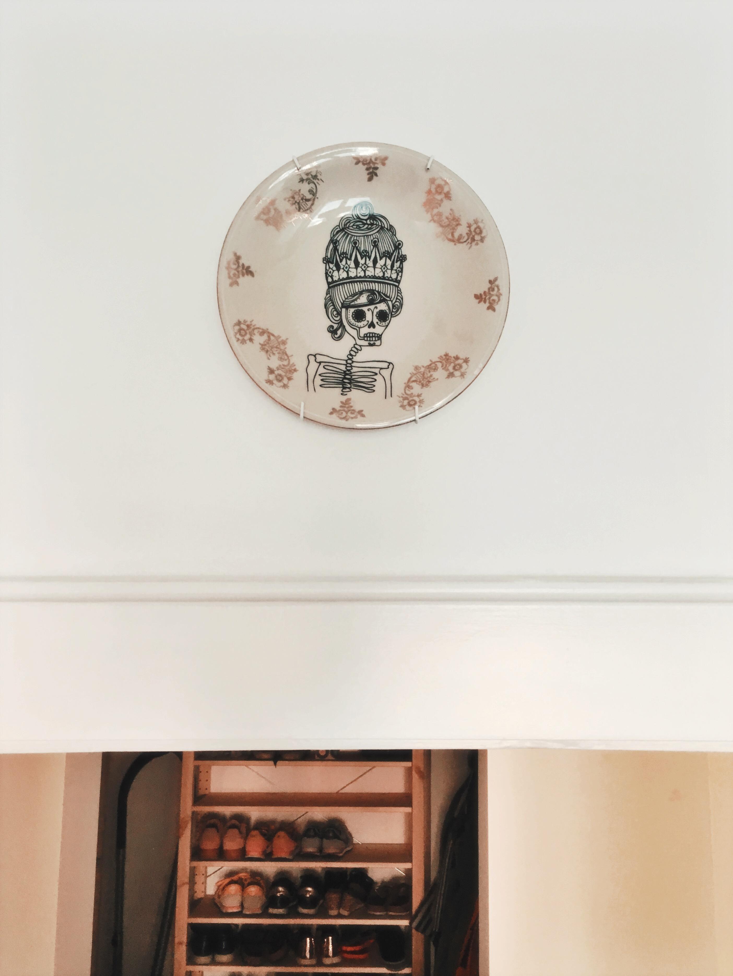 Der Dia de los Muertos Teller hat einen Platz über dem Kücheneingang gefunden #küche #detailverliebt