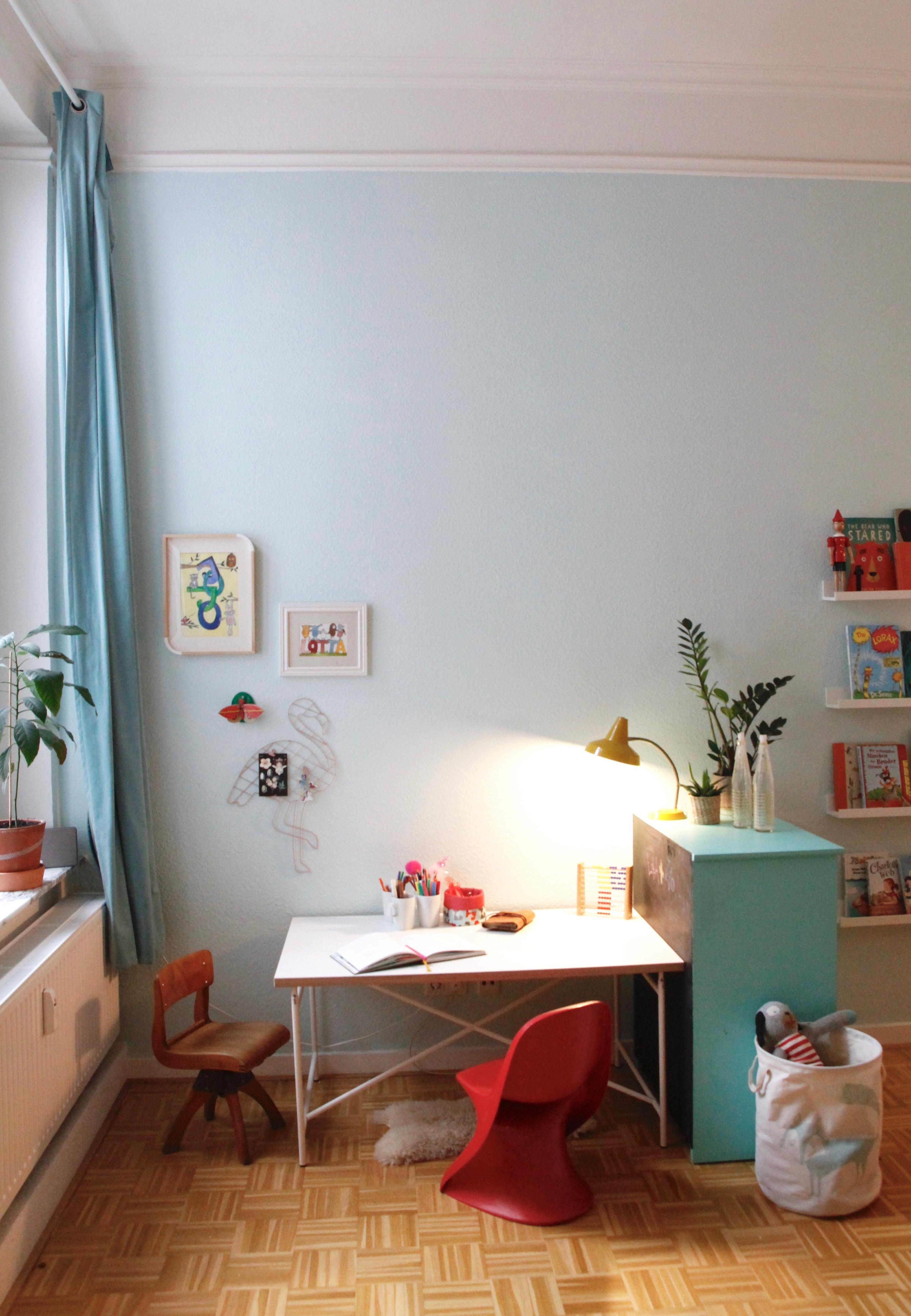 Der neue Mal- und Hausaufgabenplatz!
#kinderzimmer #eiermann #schreibtisch #altbau #casalino #wandfarbe #flamingo