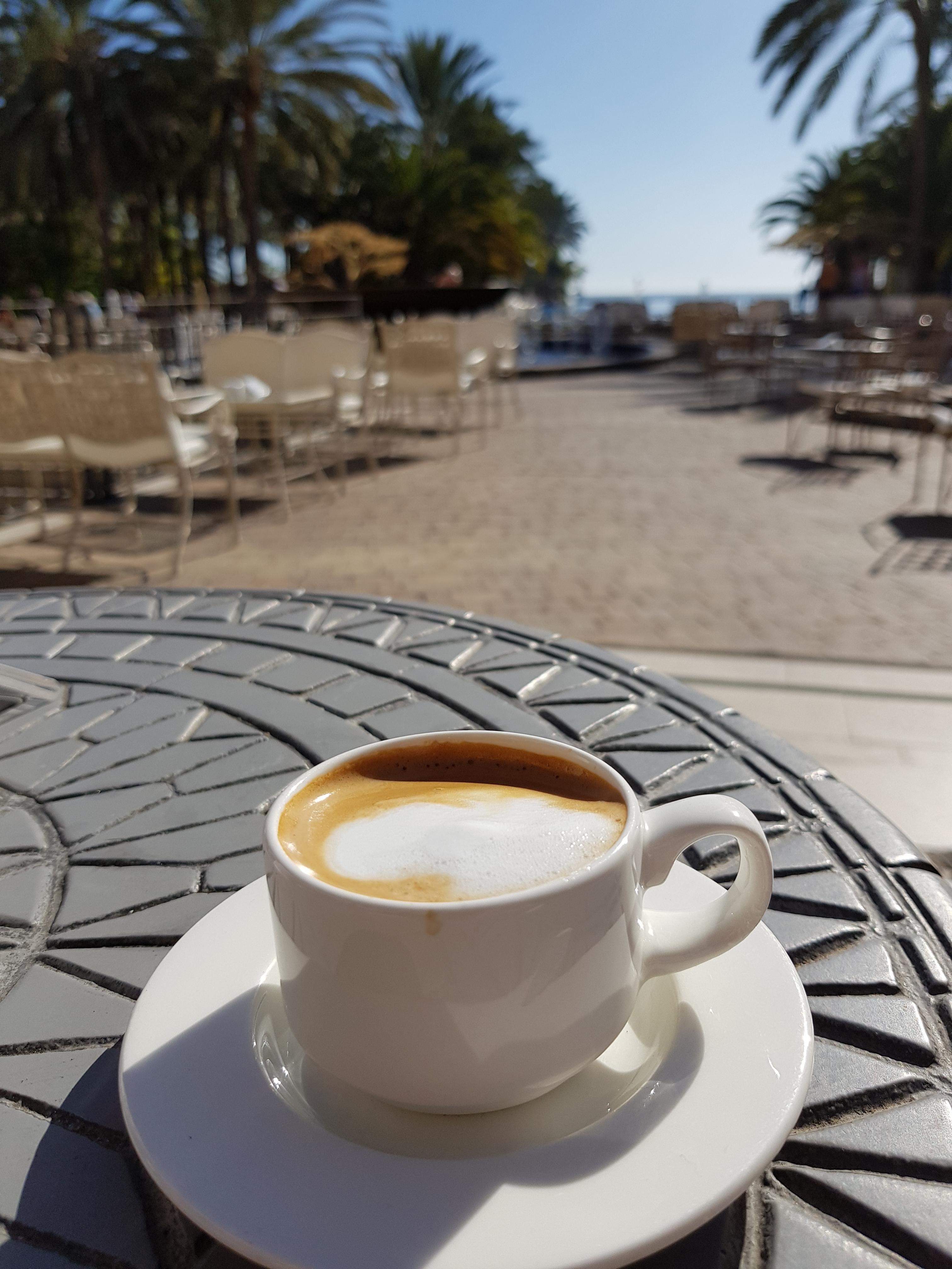 Der Neujahrsvorsatz mehr #Relaxing wird aktiv umgesetzt .... #Meer #Cortado #Espresso mit Milch 