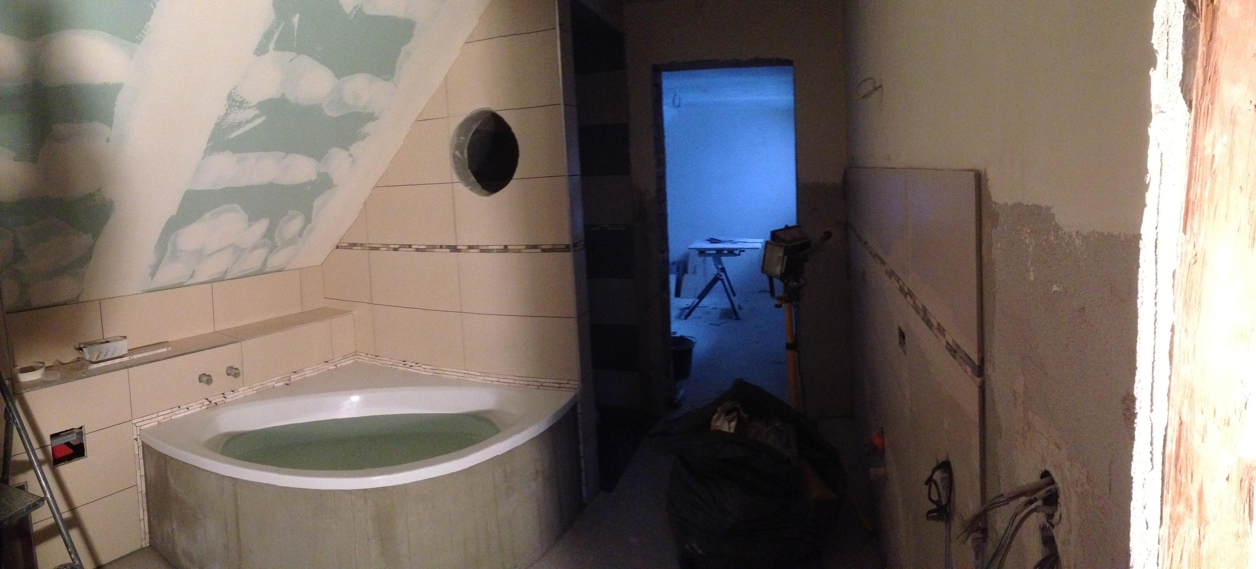 Designer Bad im Galerie Appartement 70m2 Penthouse zu mieten #bad #badezimmer #bullauge #badezimmerdachschräge #maritim ©Tatjana Adelt