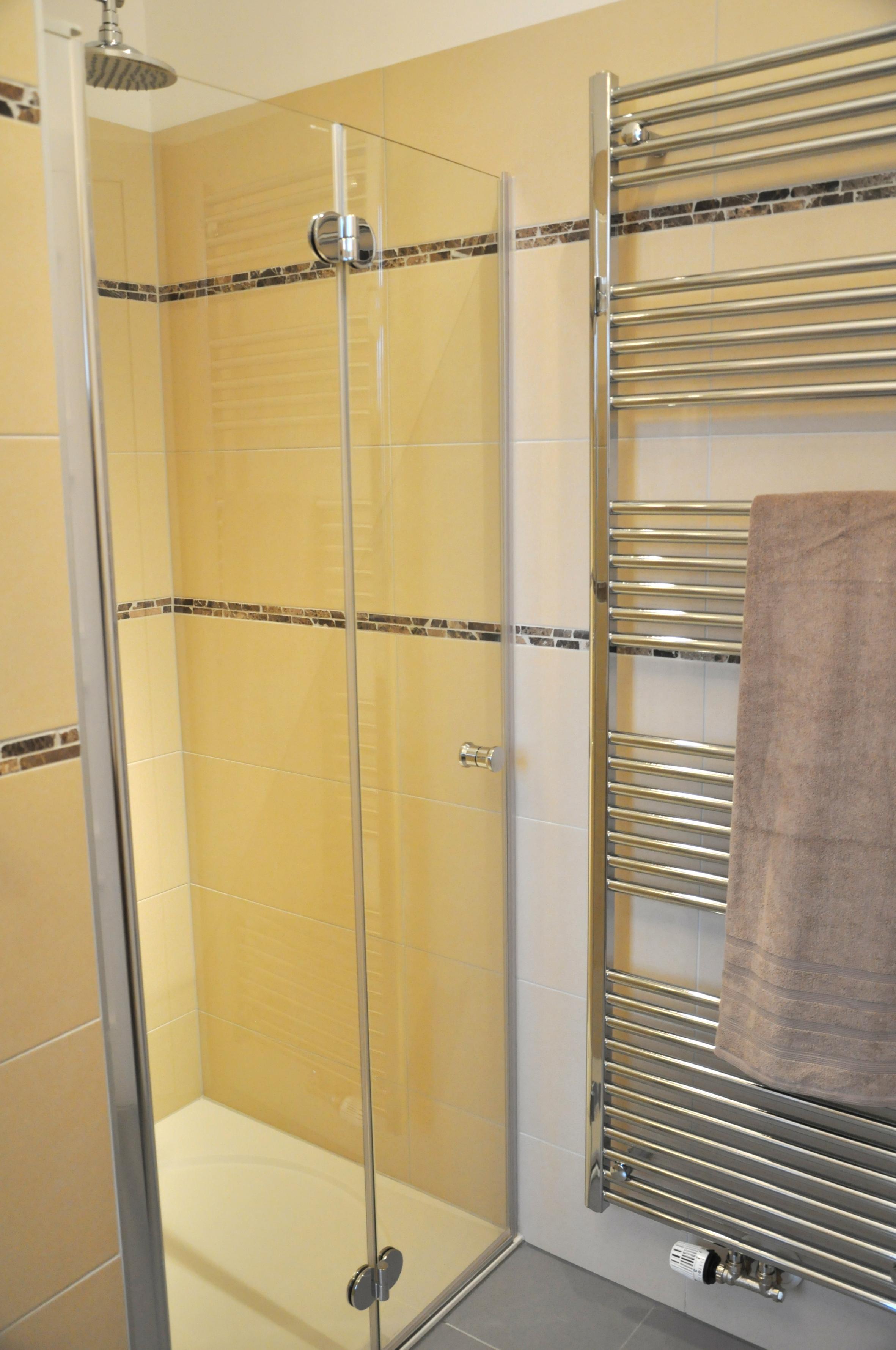 Designer Bad im Industrial Glamour 130m2 Loft im Stil der 20er Jahre zu mieten #bad #badezimmer #dusche ©Tatjana Adelt