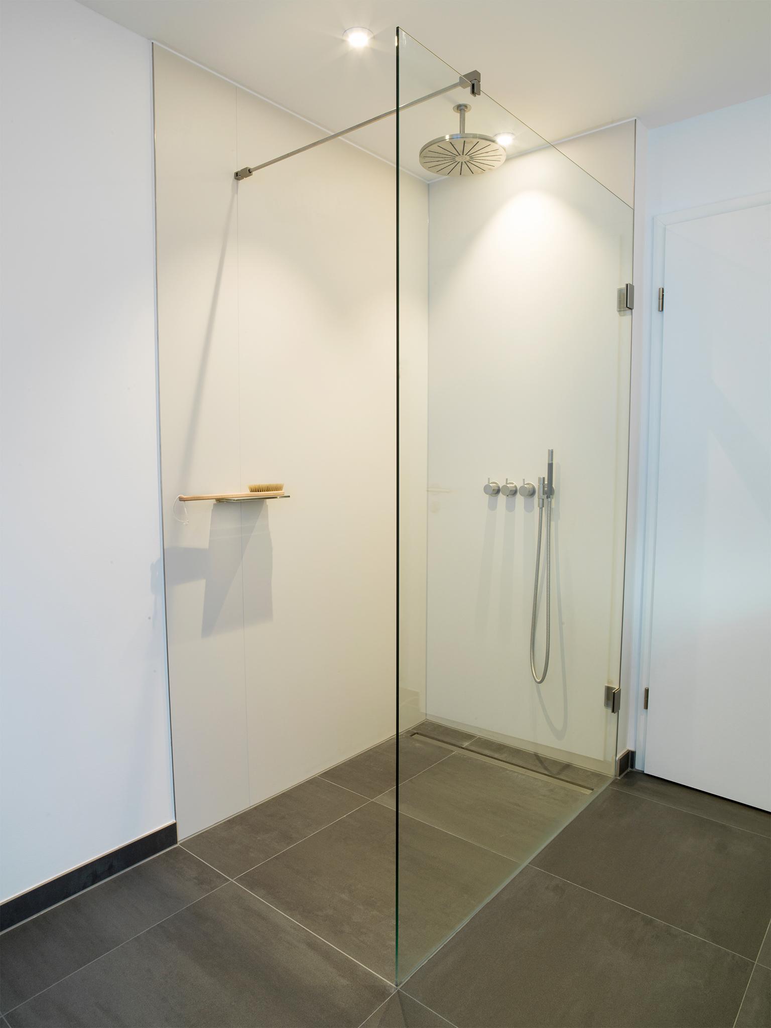 Die Dusche: Ebenerdige Walk-In-Lösung #badezimmer #duschbad #ebenerdigedusche #doppelwaschtisch ©HEIMWOHL GmbH