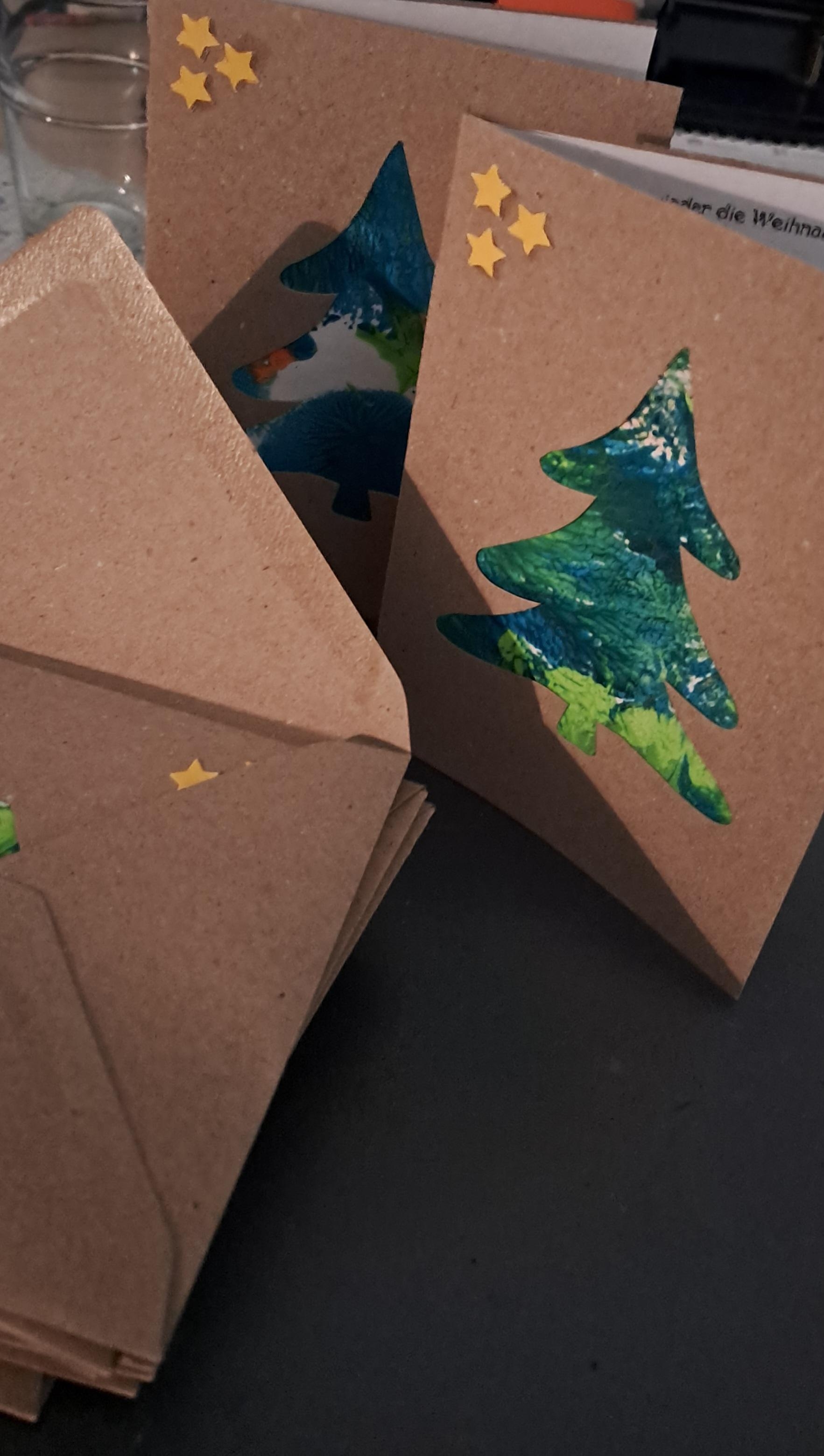 Die #Weihnachtskarten hatte ich mit der Luftballontechnick gestaltet. So hat jede Weihnachtskarte ihre eigenen individuellen Verlauf.