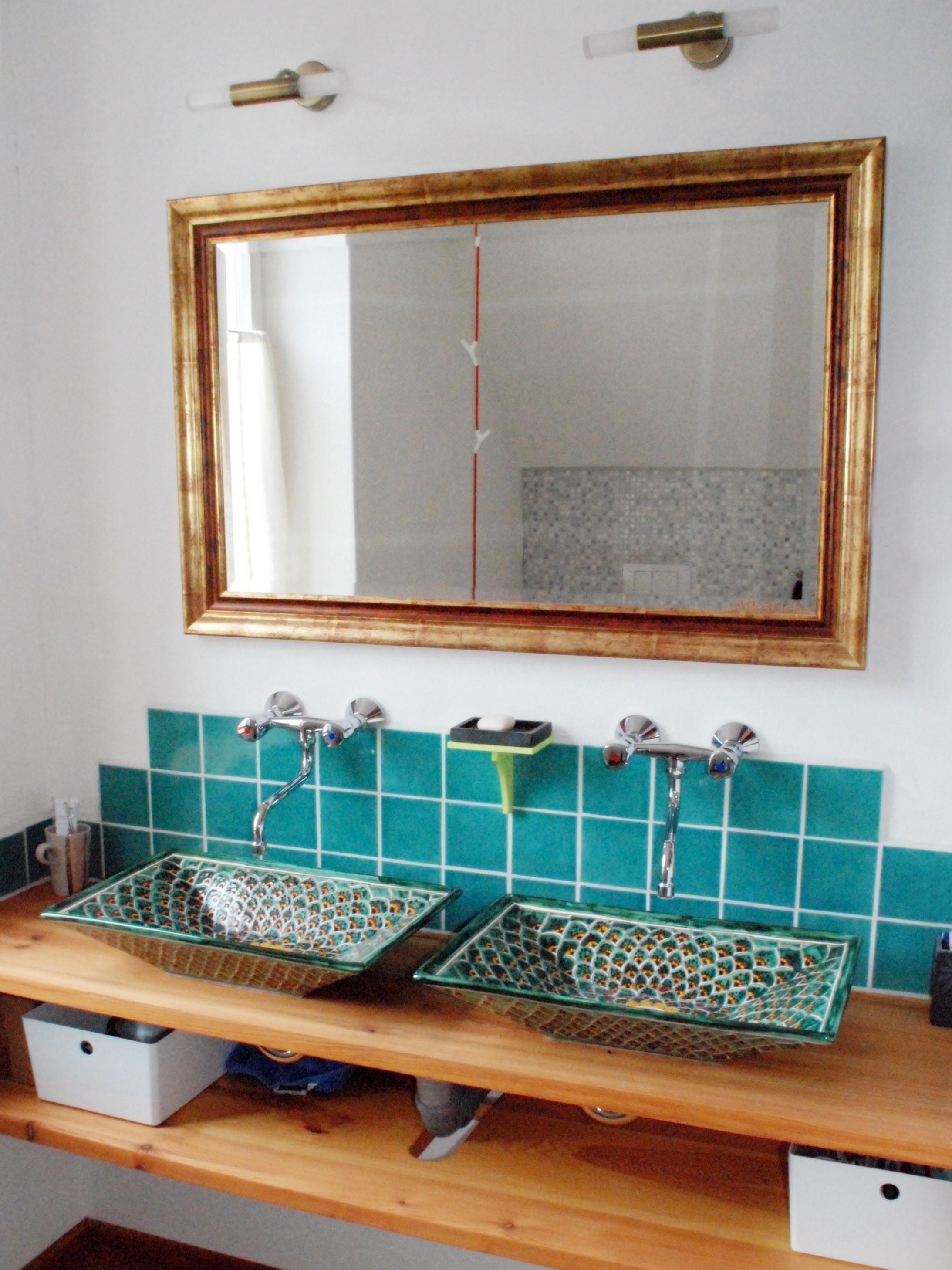 #Doppelwaschtisch aus #Holz mit wunderschönen handbemalten Waschbecken aus Mexiko! #waschtisch #badezimmer #waschbecken 