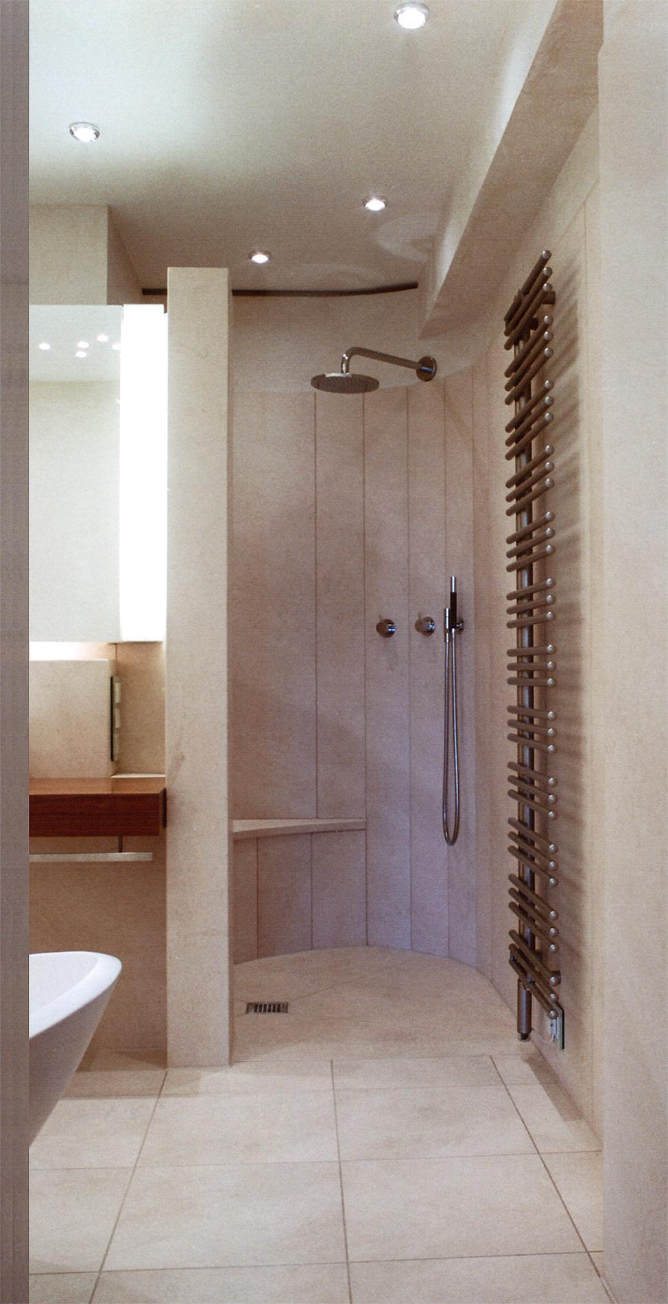 Dusche mit beheizter Sitzbank #bad #badezimmer ©Werner Dielen