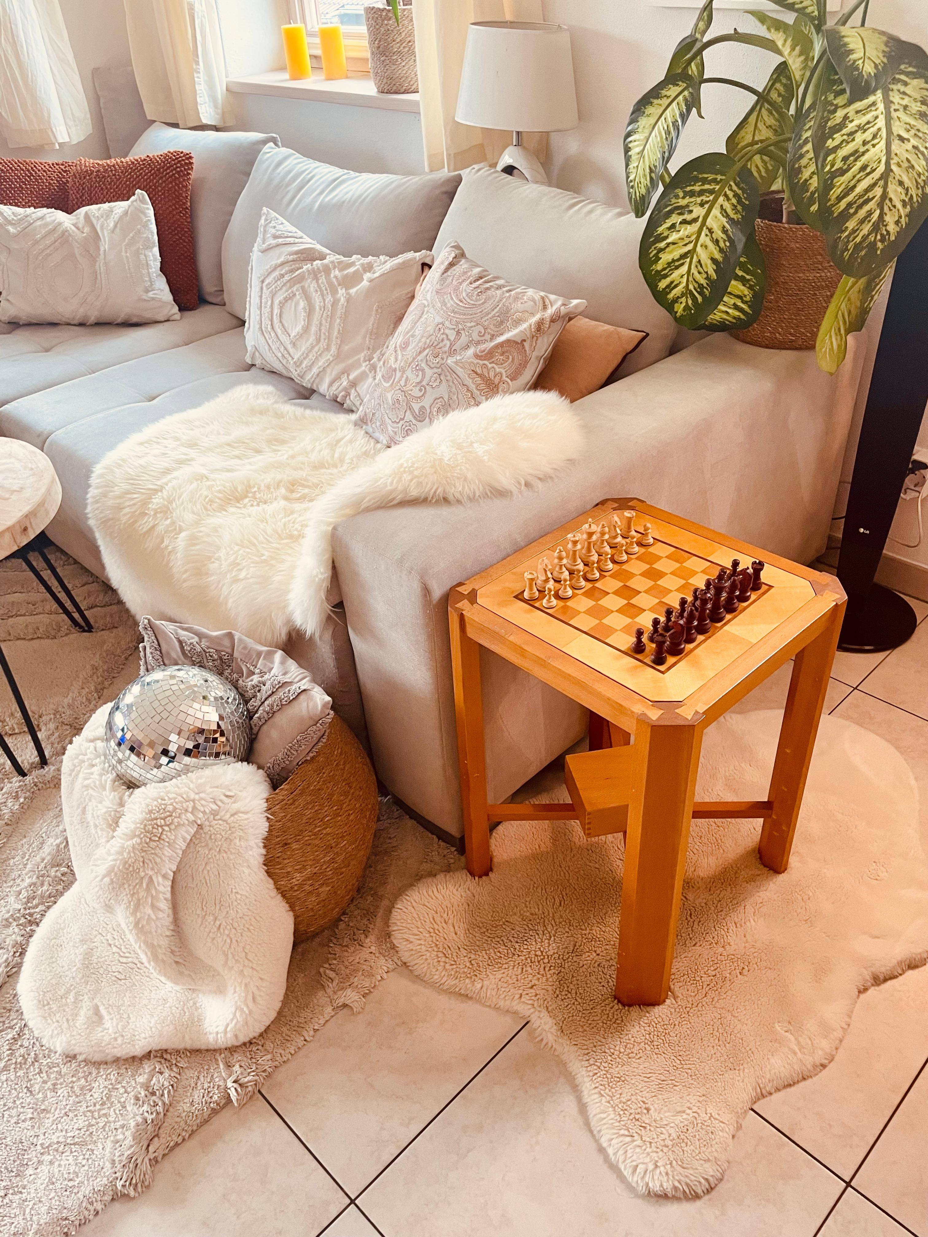 Eine Partie Schach bitte. #vintagevibes  #selfmade #diy #schach #wohnzimmer #couchstyle #lieblingsplatz 
