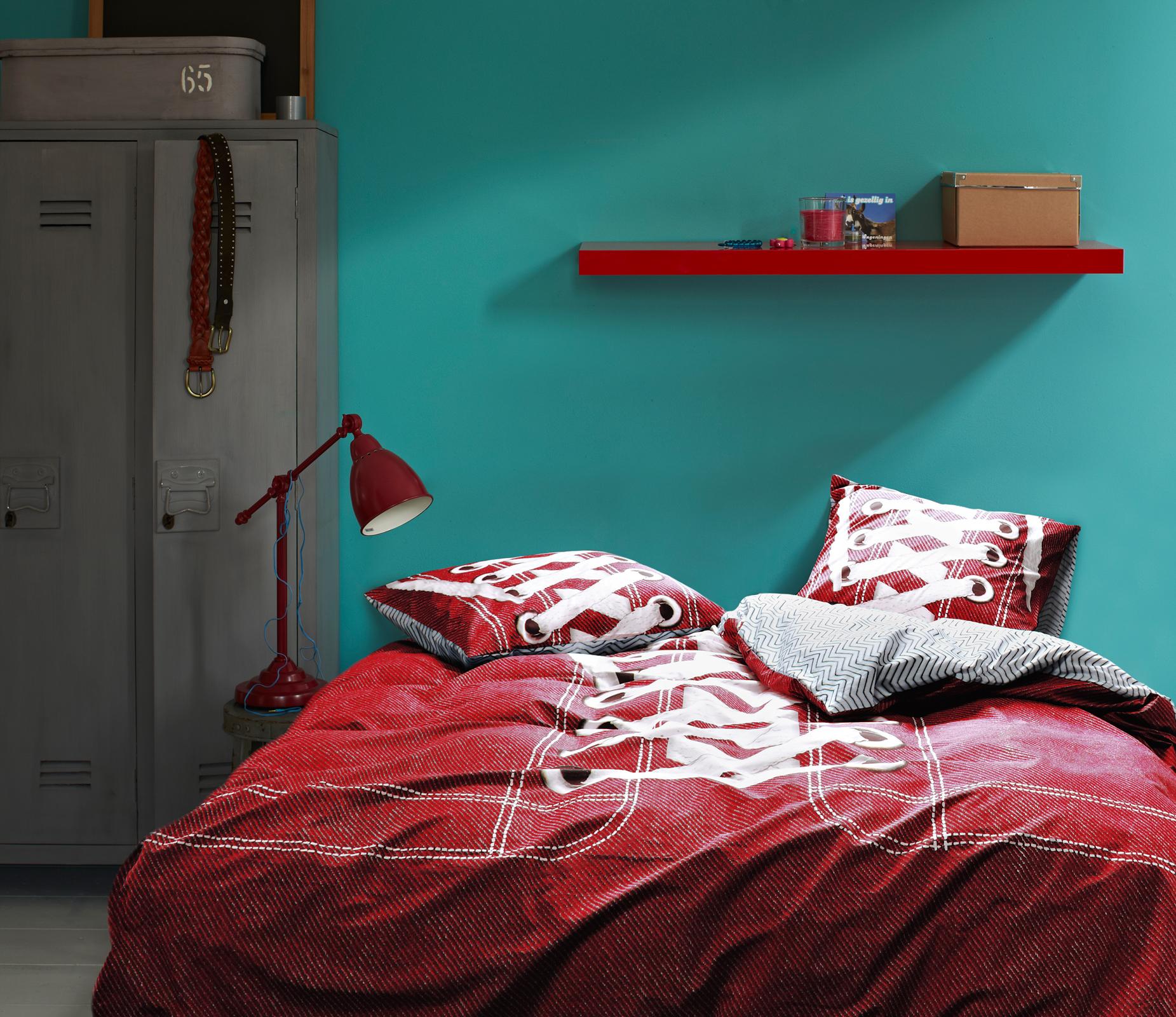 Einrichten mit Komplementärfarben #wandfarbe #bettwäsche #wandgestaltung #jugendzimmer #tischlampe #türkisewandfarbe #jugendbett #spind ©Essenza Home/Covers & Co