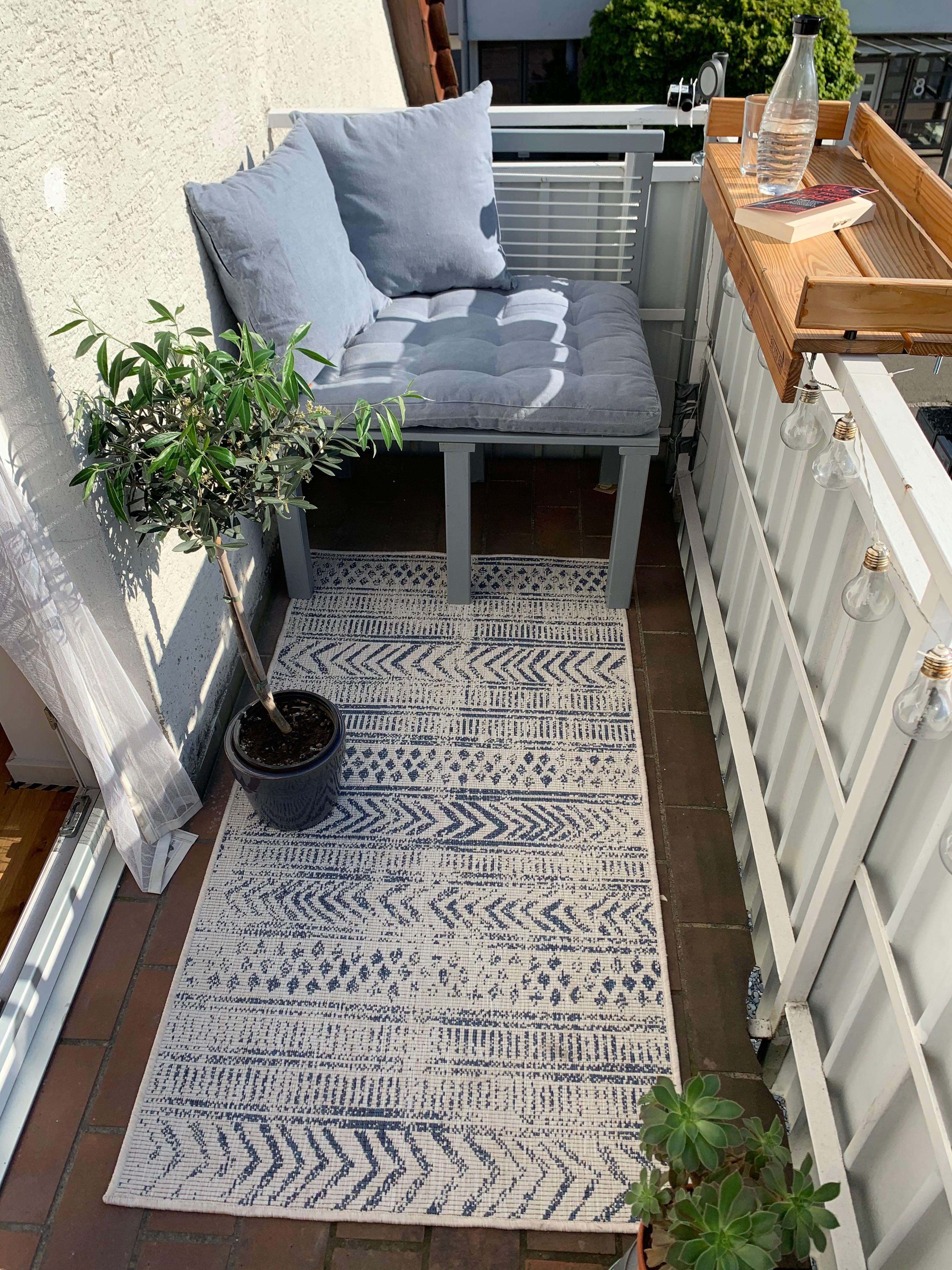 Endlich auch bereit für draußen sein an schönen Sonnentagen. Große Liebe für unsere DIY Sitzbank. 🤩 #outdoor #balkon 