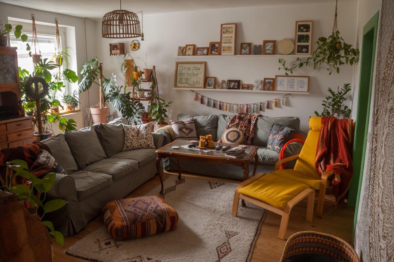 Endlich Couchbezüge in neuer Farbe. 
#wohnzimmer #couch #boho #bunt #pflanzen #urbanjungle