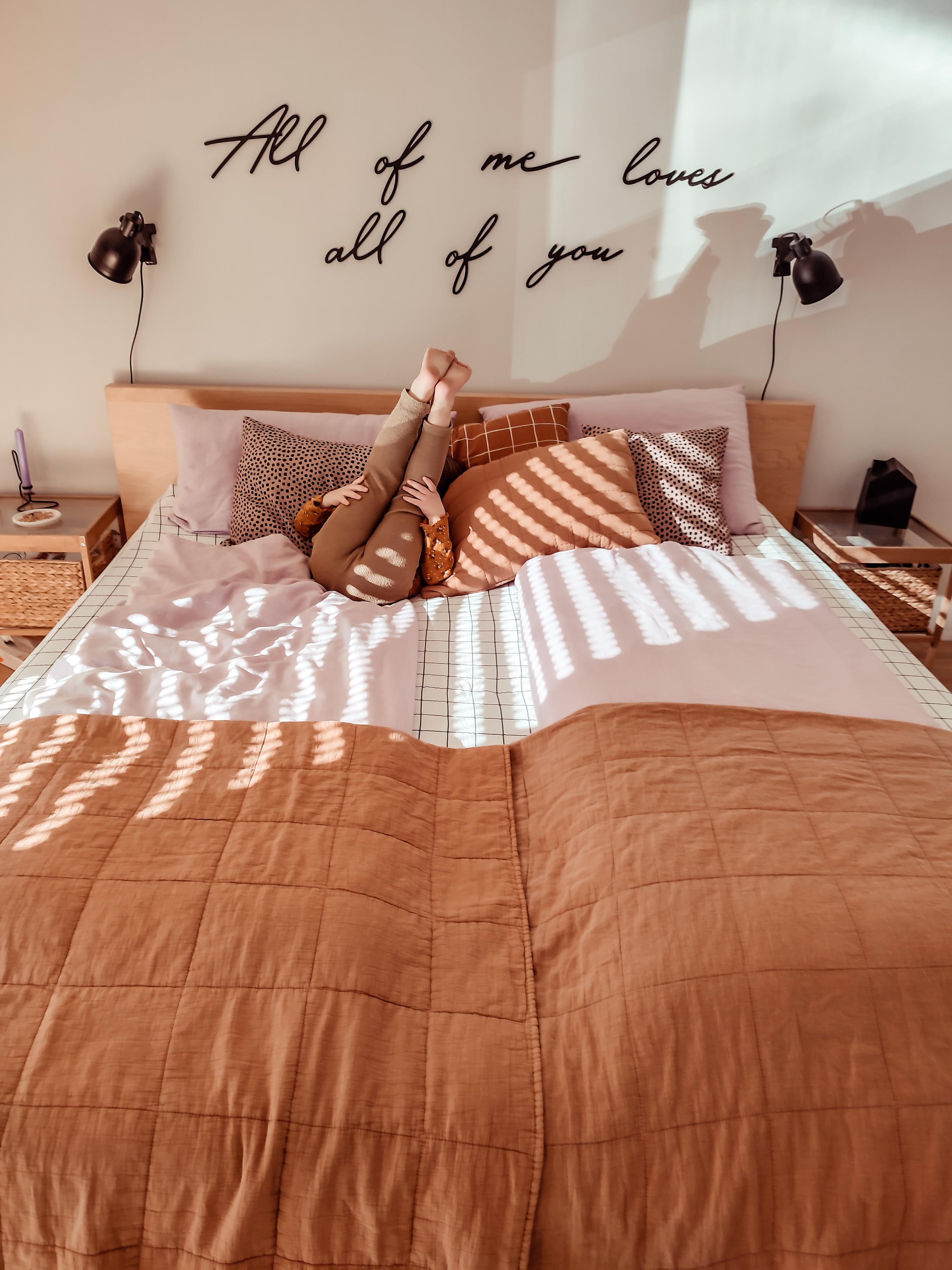 Endlich Sonne und gleich gute Laune 🤗
#schlafzimmer #bedroom #sunshine #bettwäsche #wallart #walldecor 