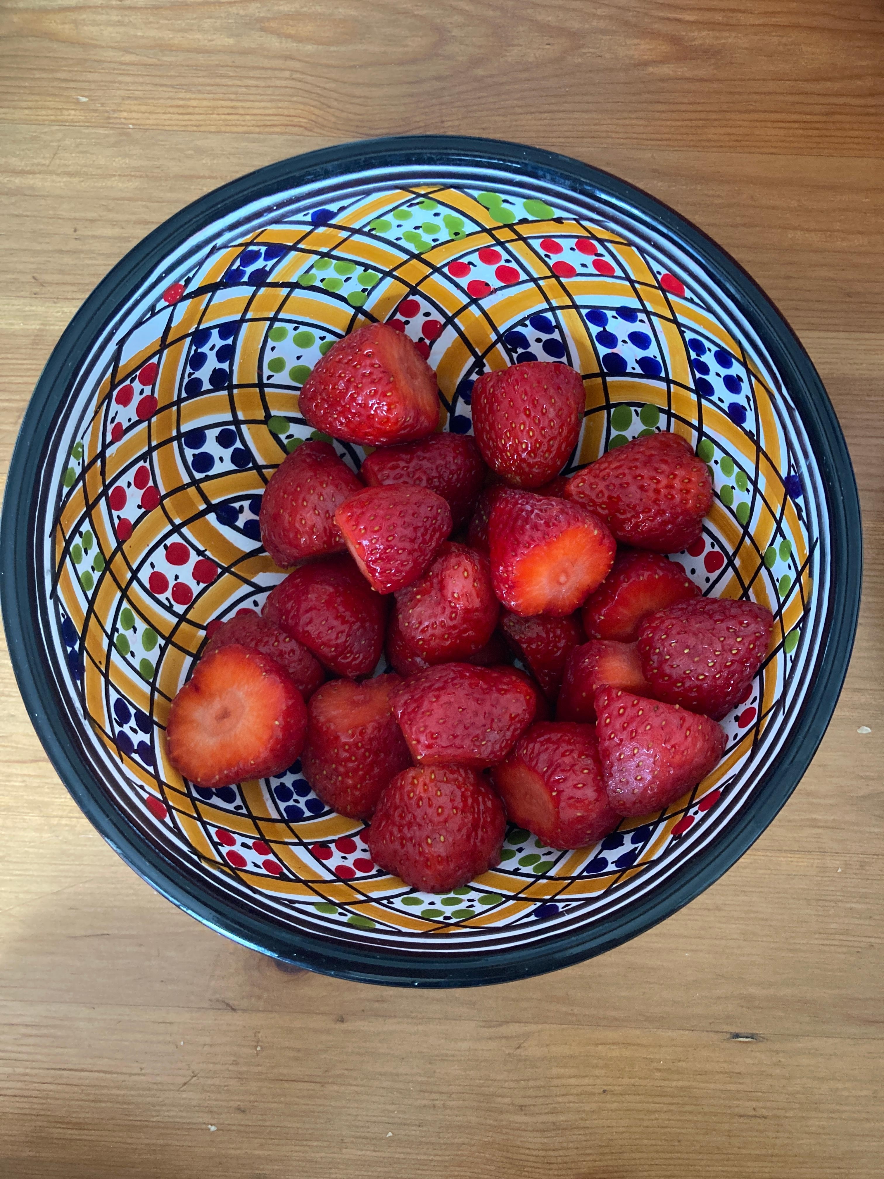 Erdbeeren pur #couchliebt #marokkanischesgeschirr #sommerliebe #erdbeere #Erdbeer Bild 🍓
