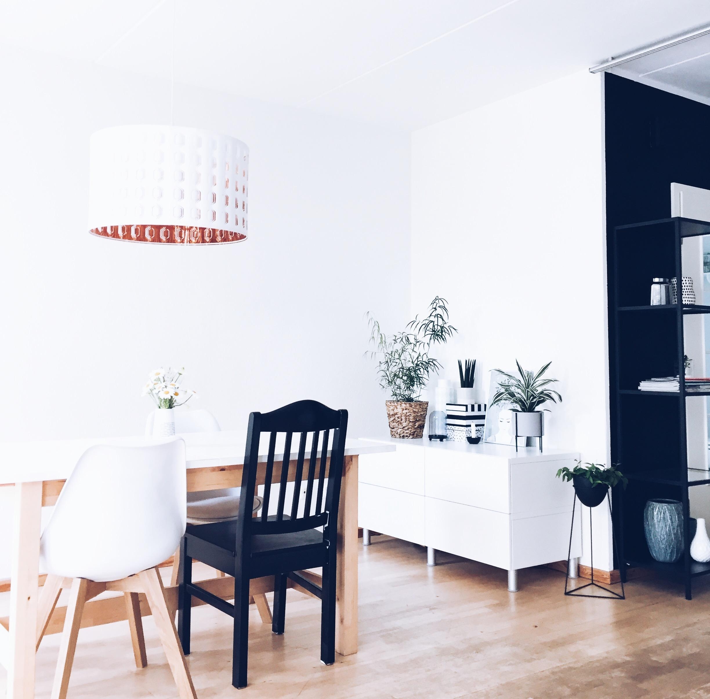 Essplatz im Wohnzimmer
#wohnzimmer #black #skandinavisch #solebeich #interior