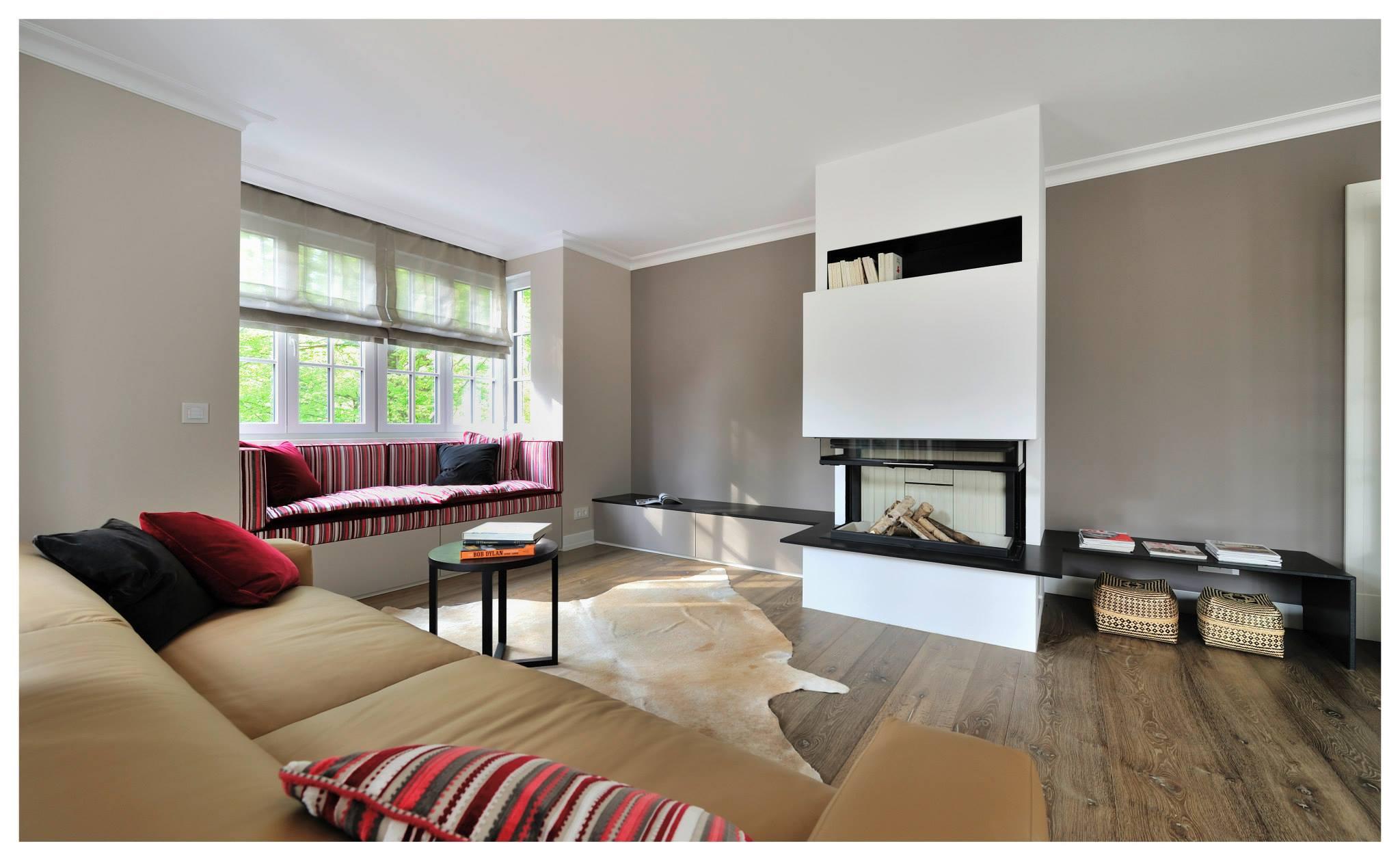 Familienvilla in Grünwald #ablage #kamin #wohnzimmer #zimmergestaltung ©Heerwagen Design Consulting