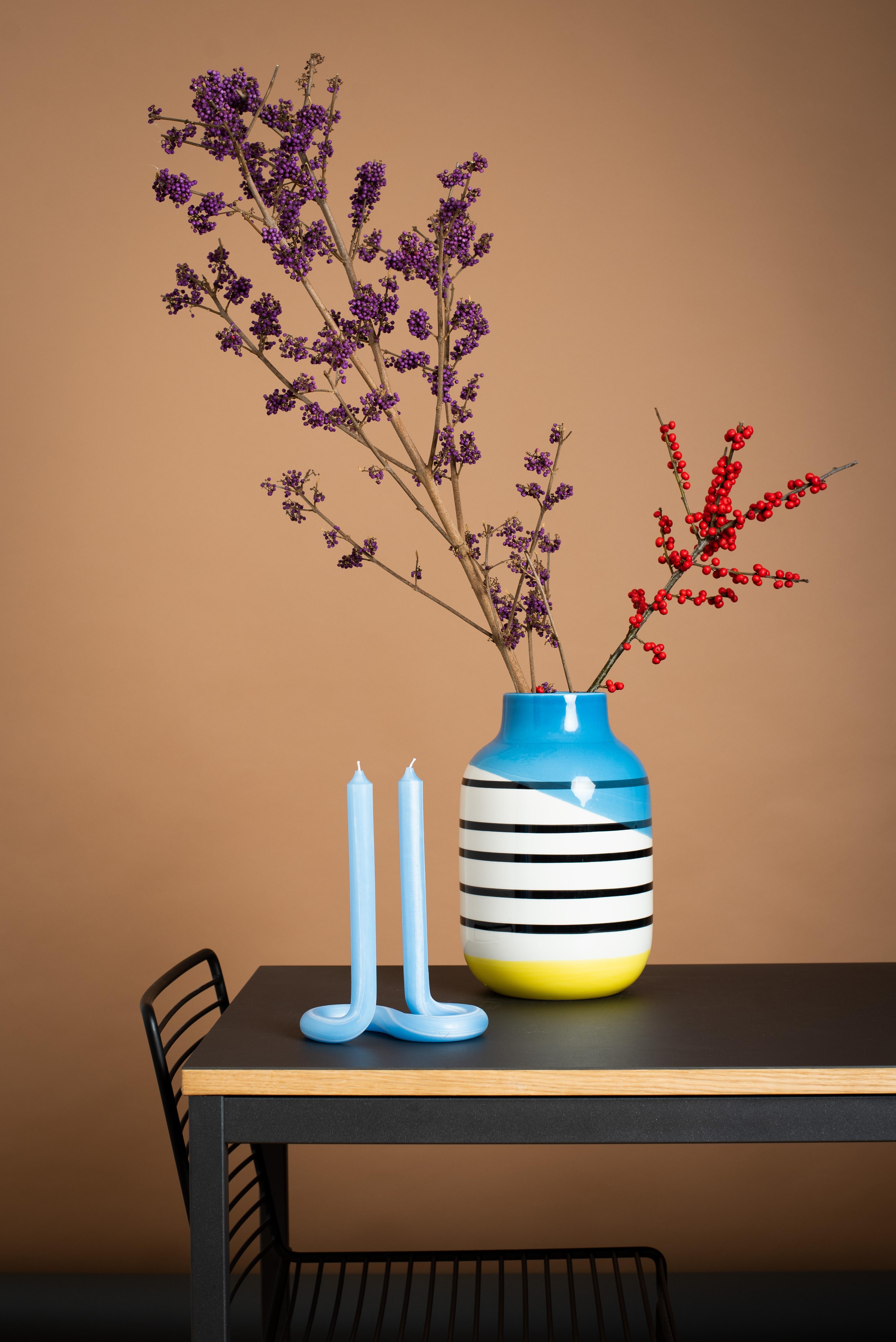 Farbenfrohen Mittwoch! #vase #deko #winterdeko #stillleben #stilllife #decoration #kerze #mystyle #colourfulstyle