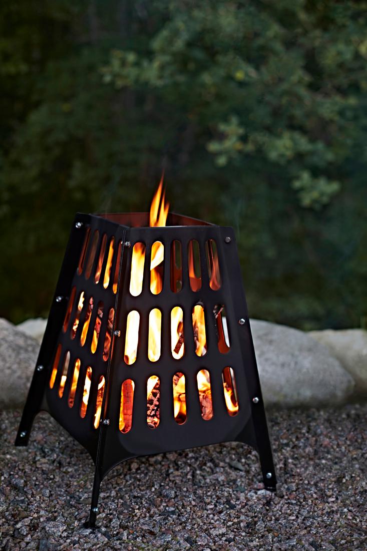 Feuerkorb aus Stahl #terrasse #feuerstelle #ikea #terrassengestaltung #terrassendeko ©Inter IKEA Systems B.V.