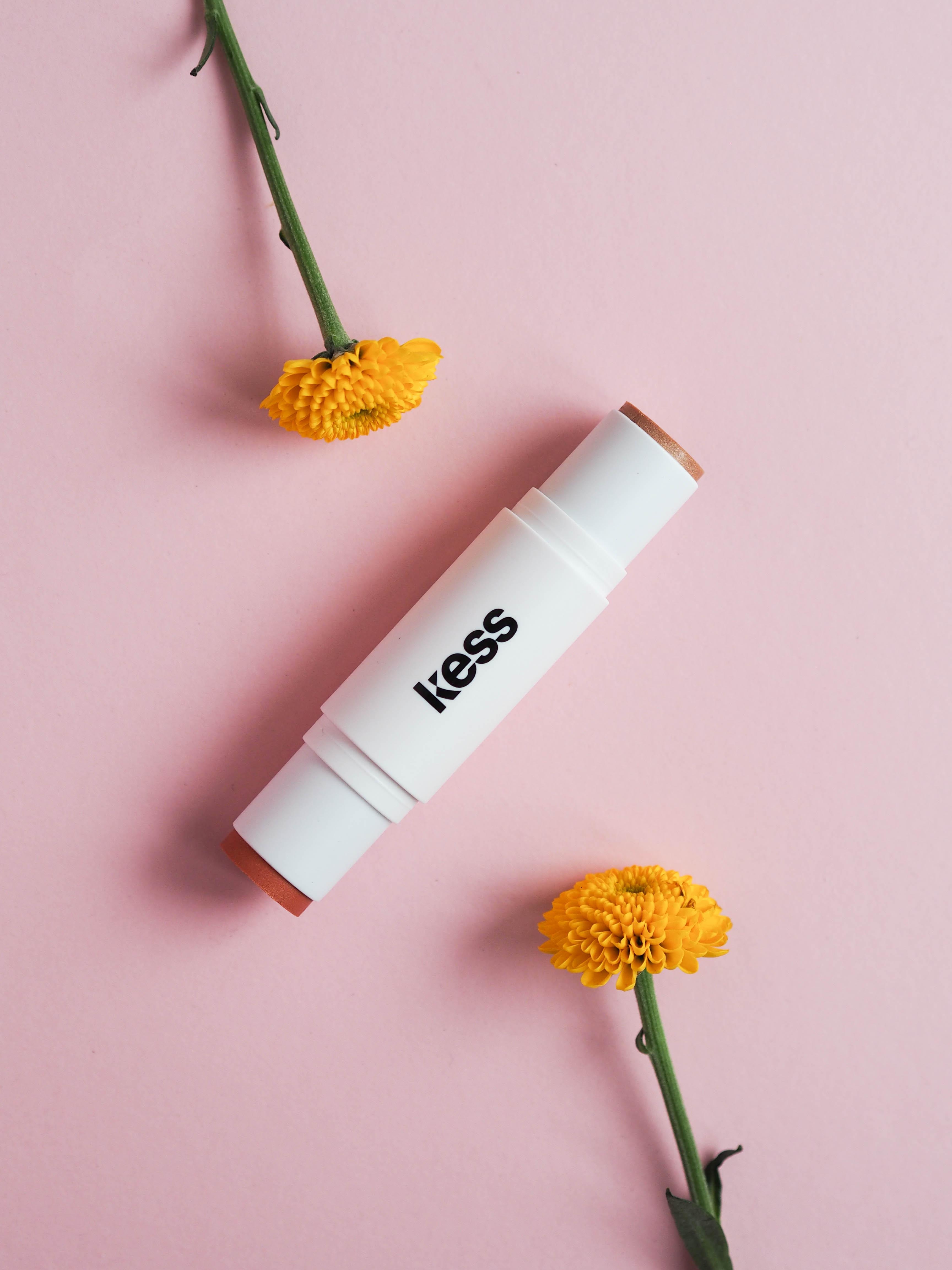 Fresh-Up: Der Kess 2-in-1 Duo-Stick in limitierter Terracotta-Sun Edition sorgt für instant Glow #beautylieblinge #kess