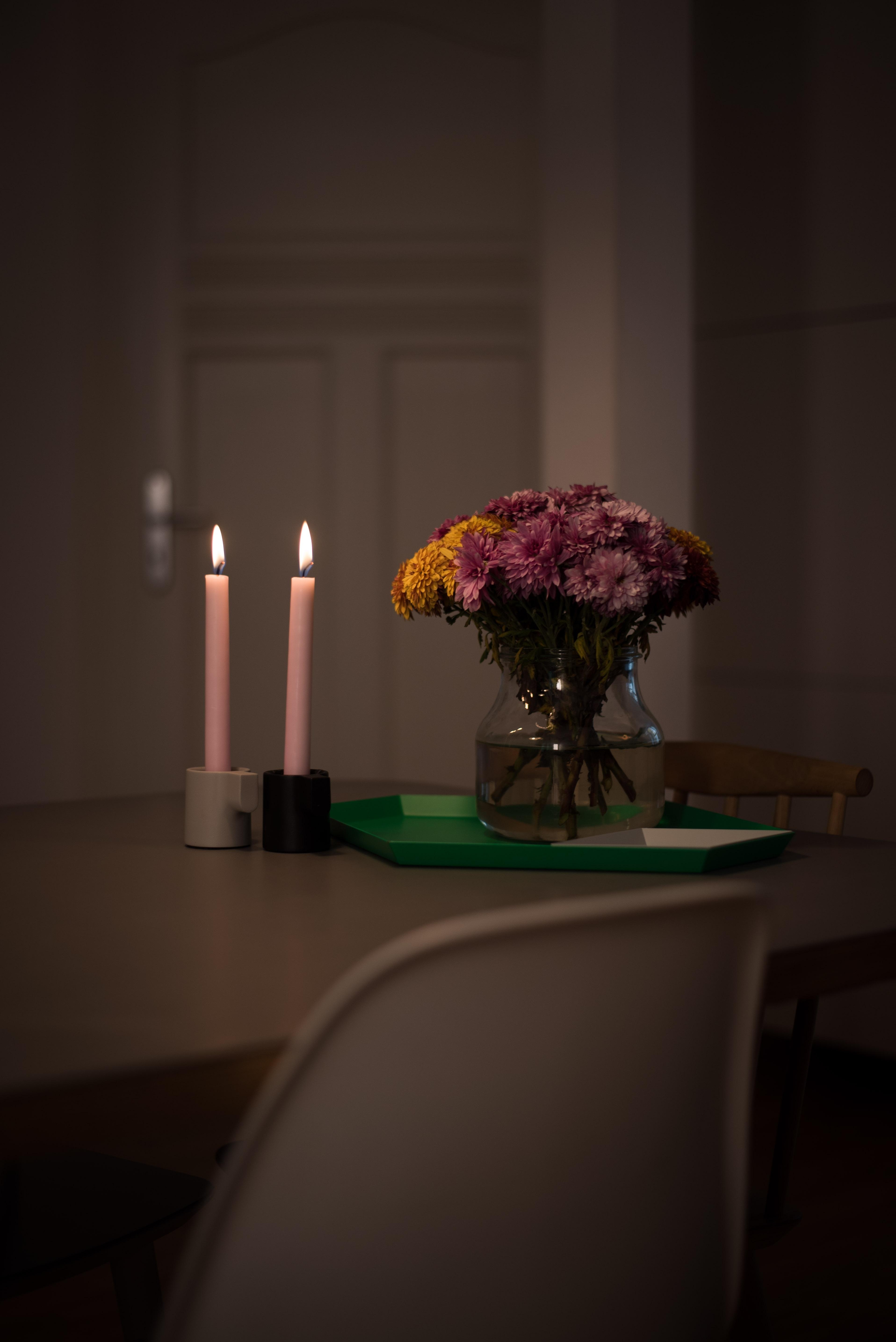 Fridayflowers & Candles #freshflowers #kitchentable #interior