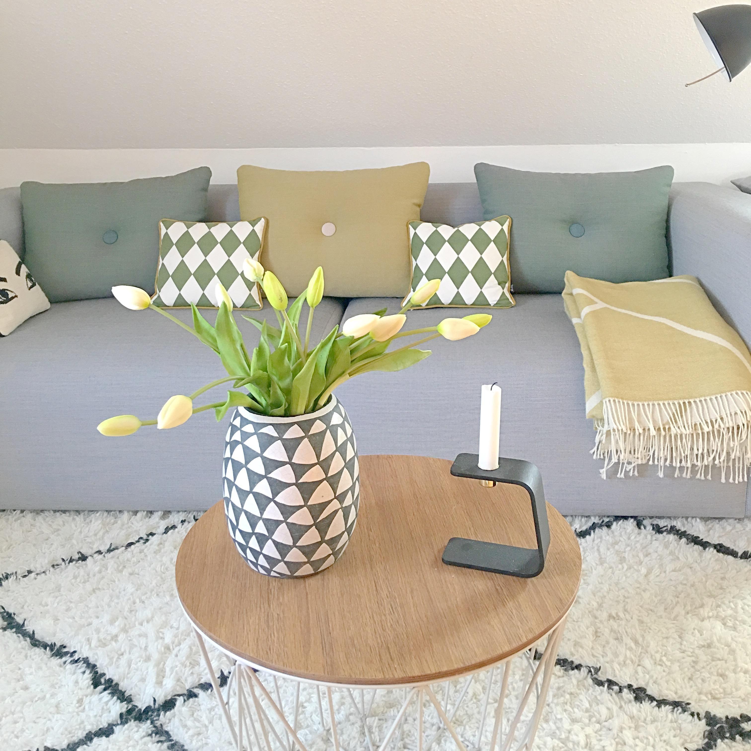 Gästezimmer #Living #Skandinavisch #Sofa #Kissen #Teppich #Vase