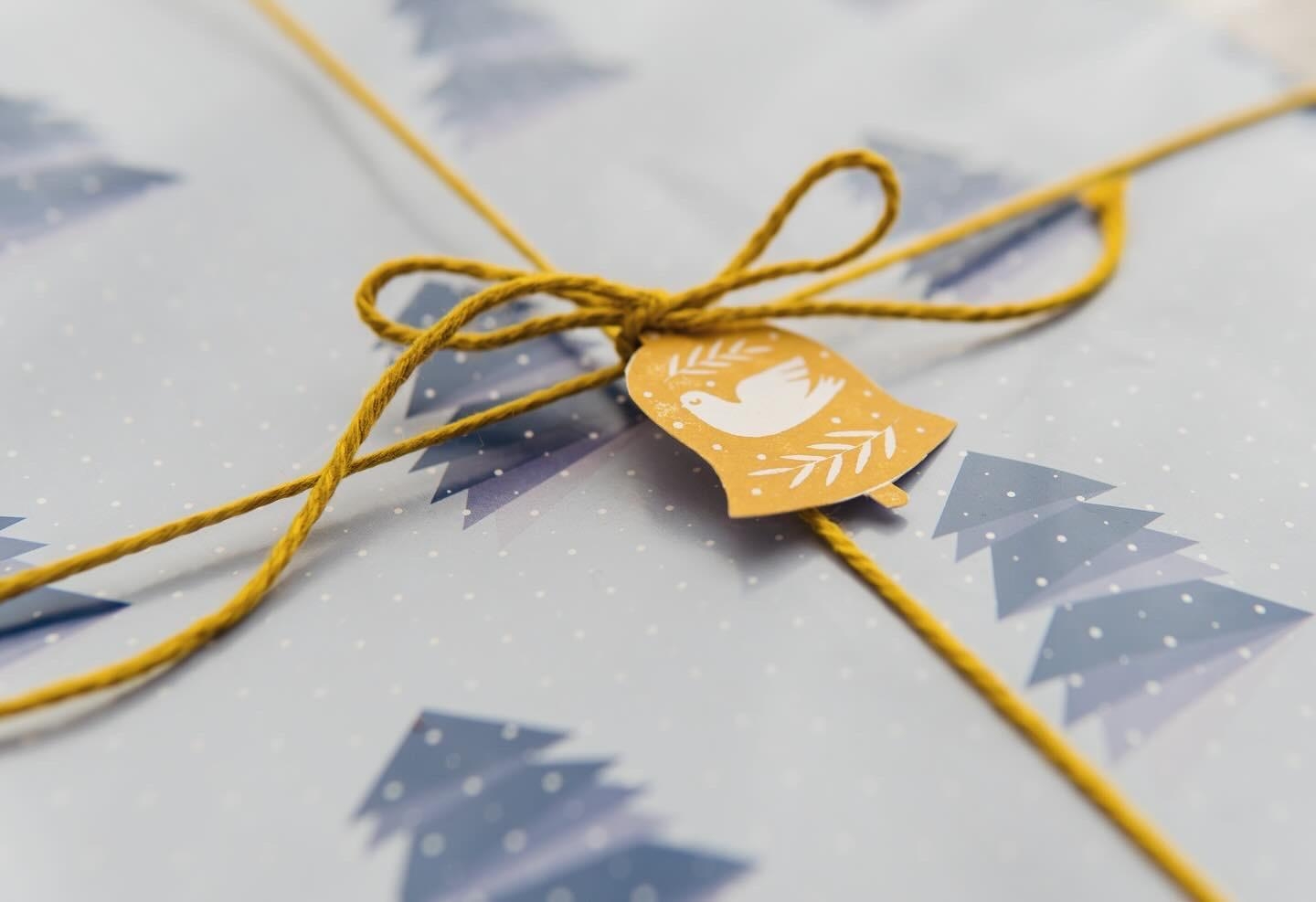 Geschenke dieser kleine Geschenkanhänger ist einfach und schnell gemacht. Ich zeig euch im nächsten Post wie. #geschenke #verpacken #weihnachten
