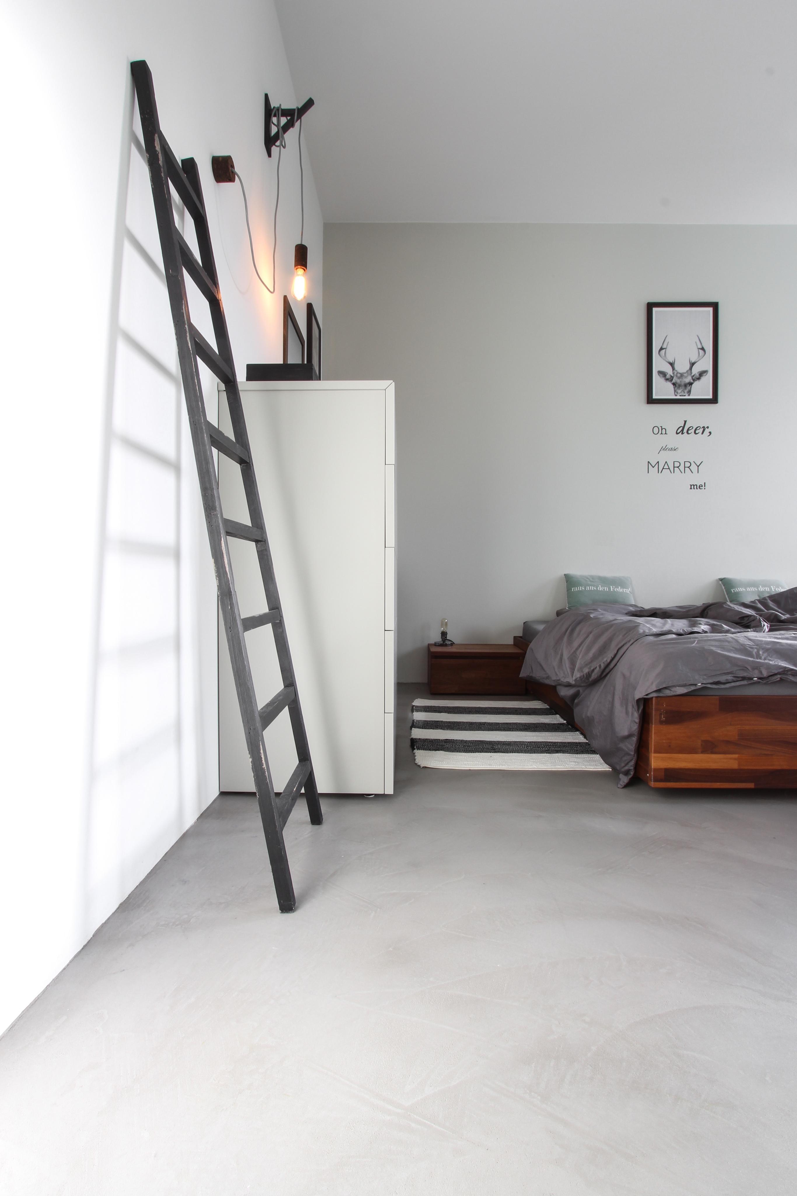 Graues Schlafzimmer #pendelleuchte ©EXTRAVIEL office & home design