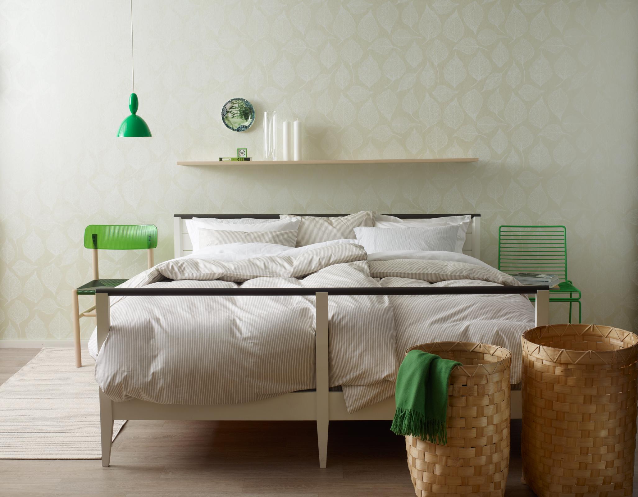 Grün im Schlafzimmer #grüntapete ©Eco Wallpaper