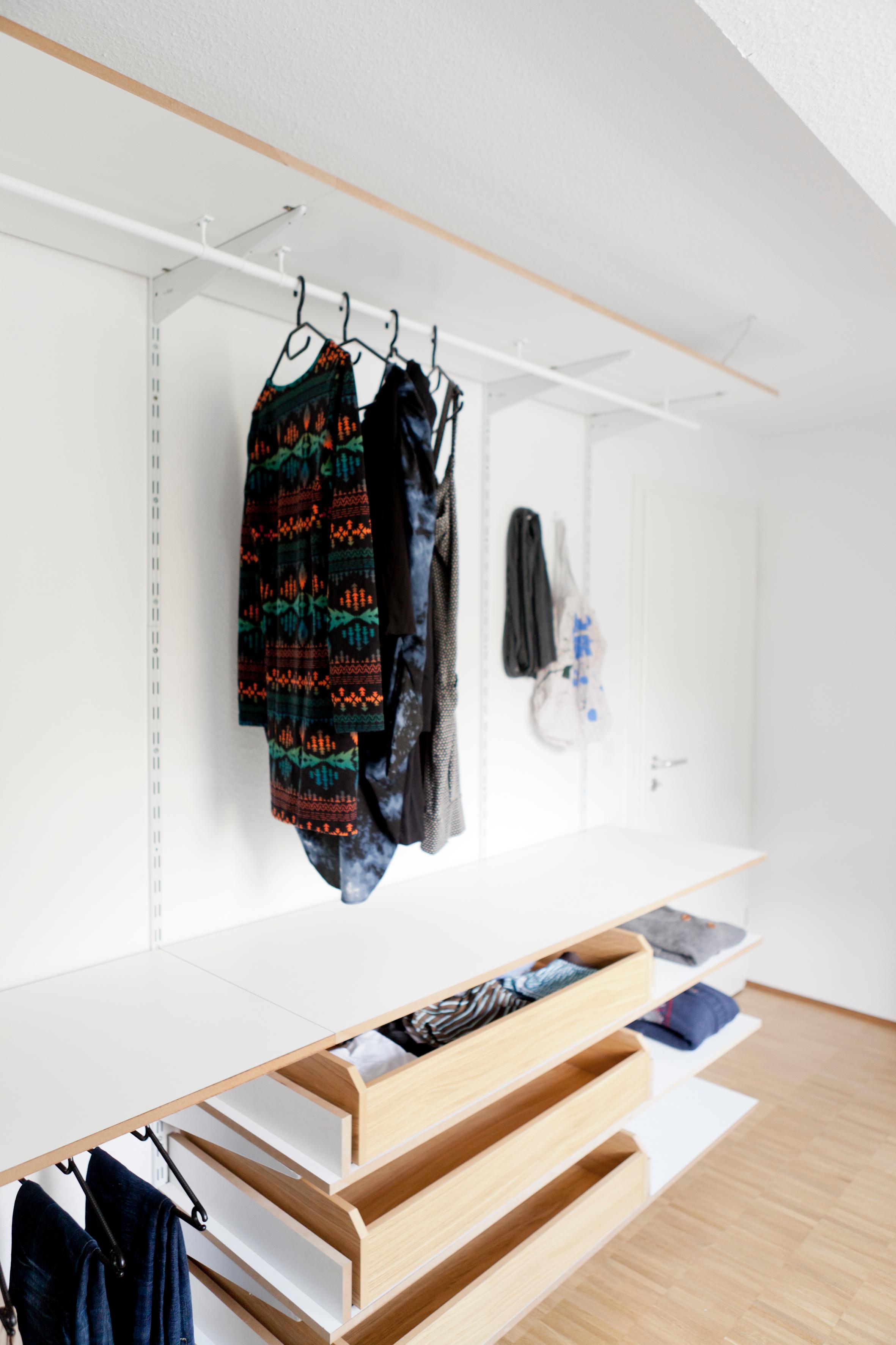 Hängefläche #kleiderstange #garderobe #kleiderschrank #ankleidezimmer ©STUDIO OINK