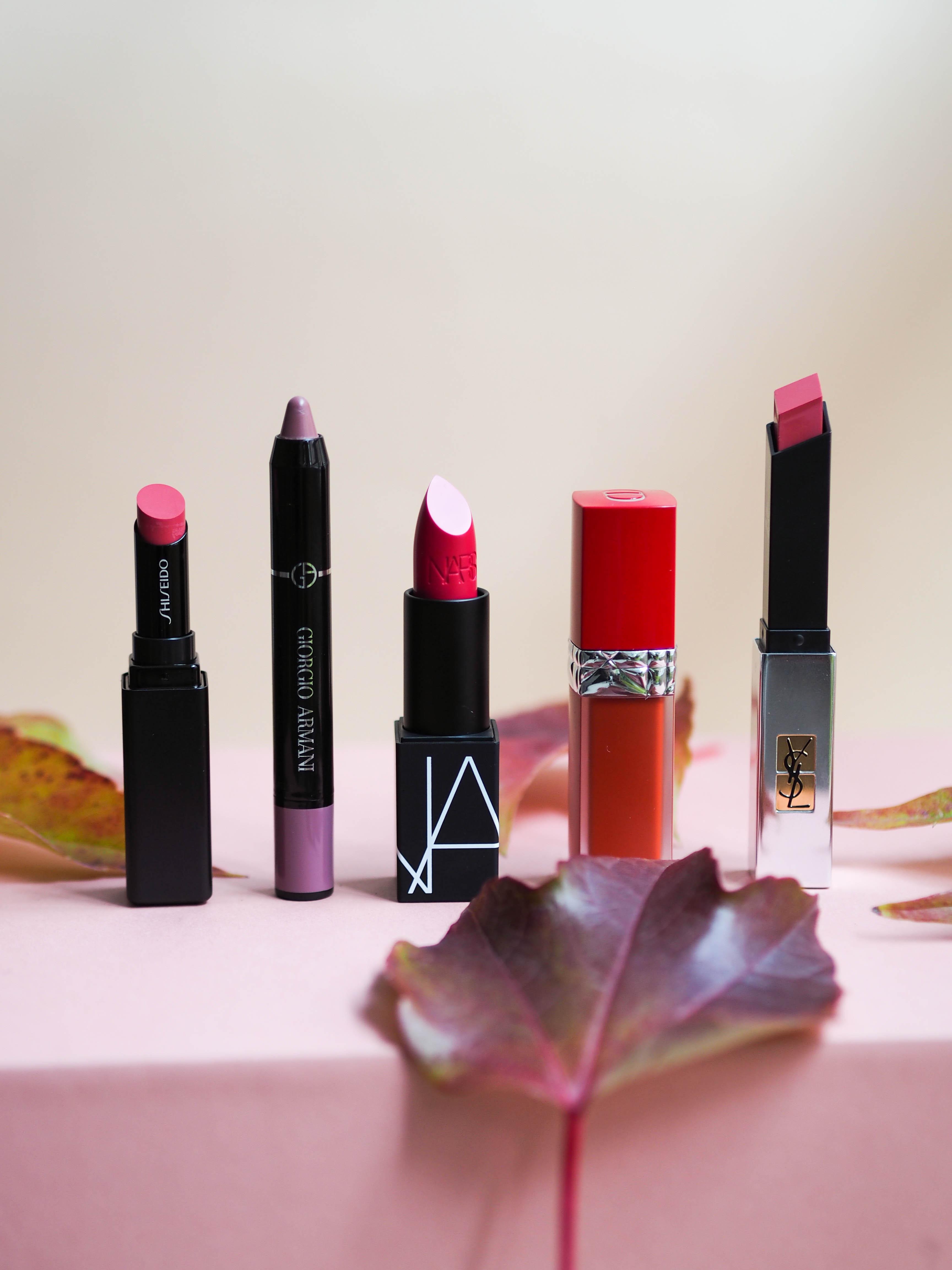 Hallo Herbst! Hier kommen unsere Lieblings-Lipsticks für die goldene Jahreszeit 💋 #beautylieblinge #lippenstift
